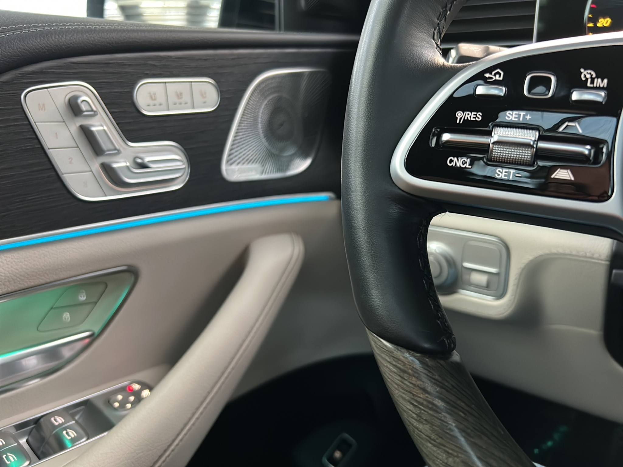 listing desktop thumbnail image 15