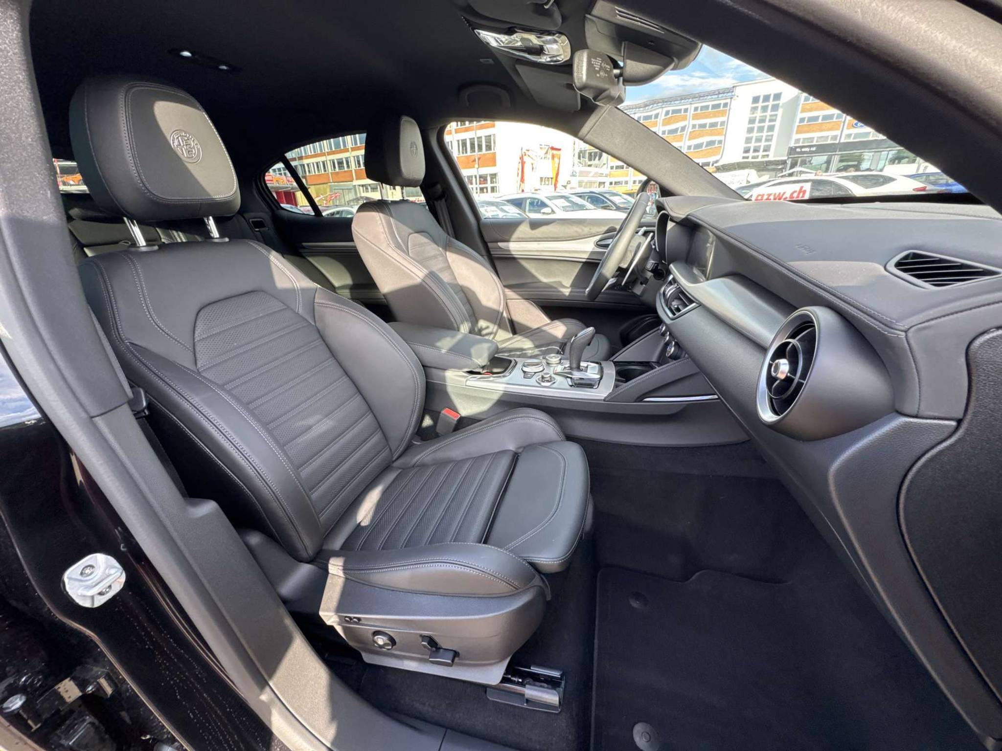 listing desktop thumbnail image 12