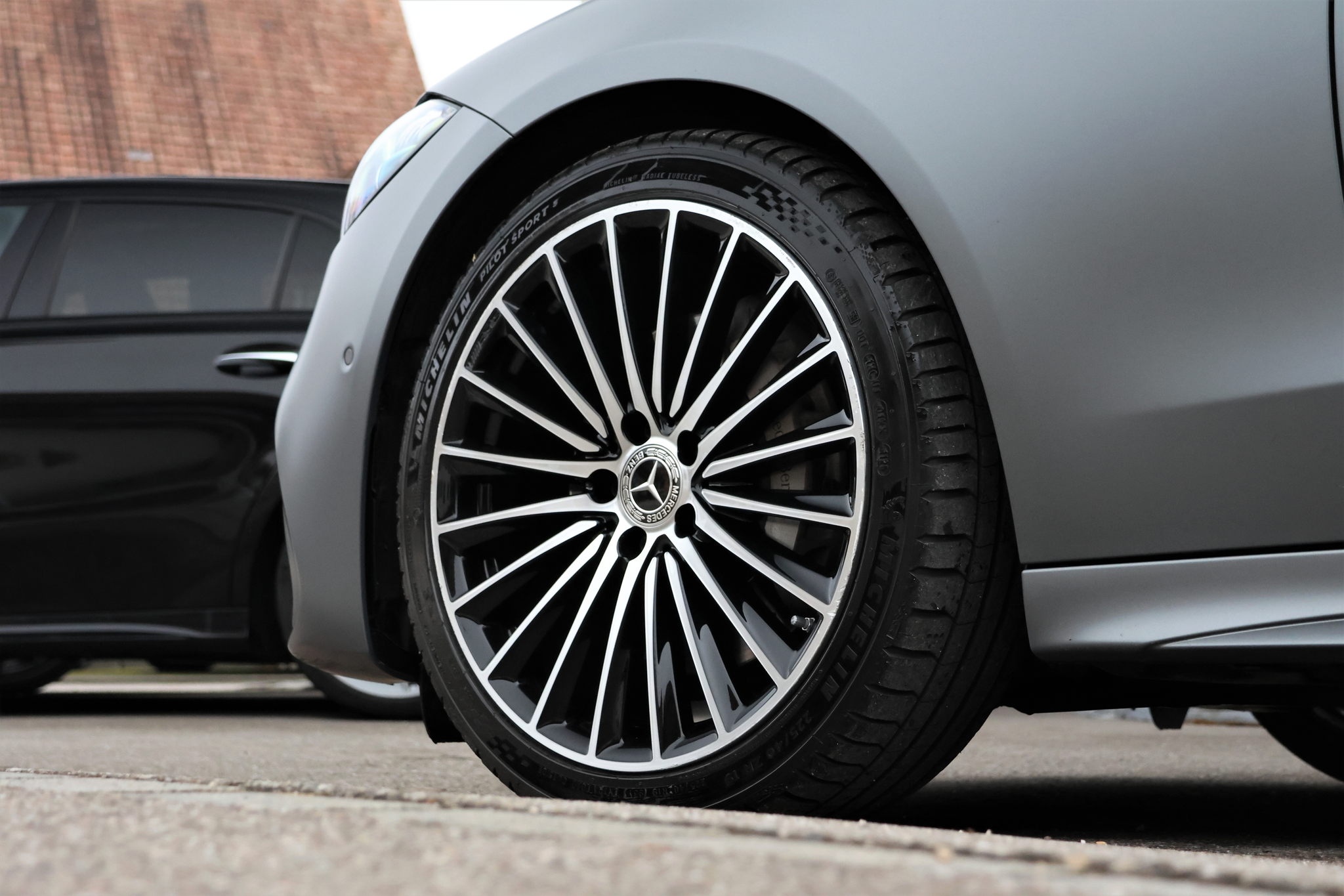 listing desktop thumbnail image 6