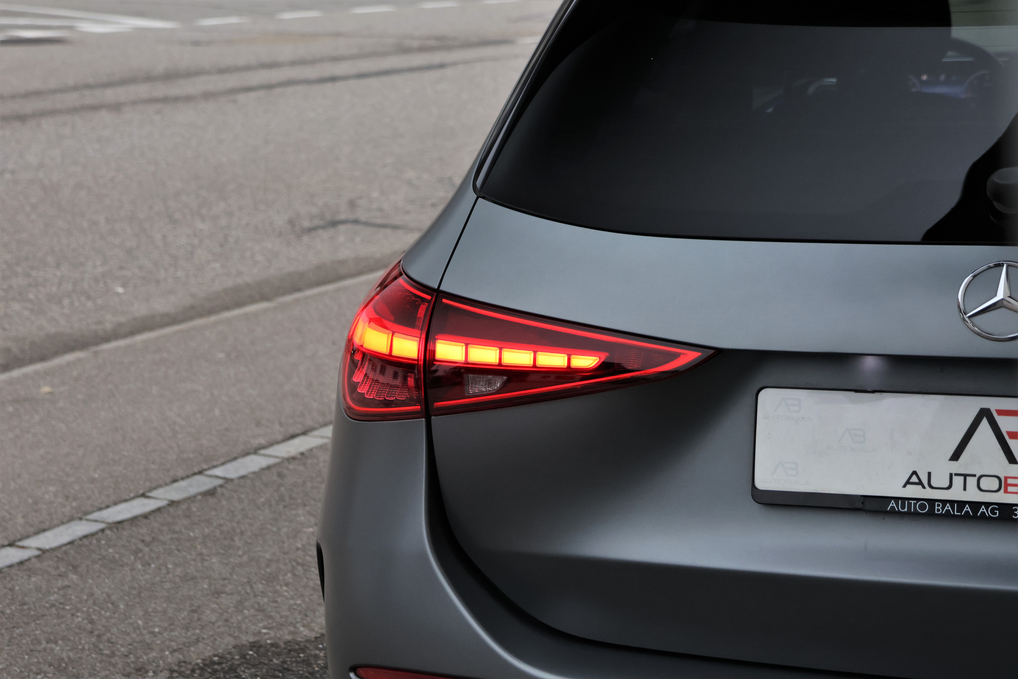 listing desktop thumbnail image 4