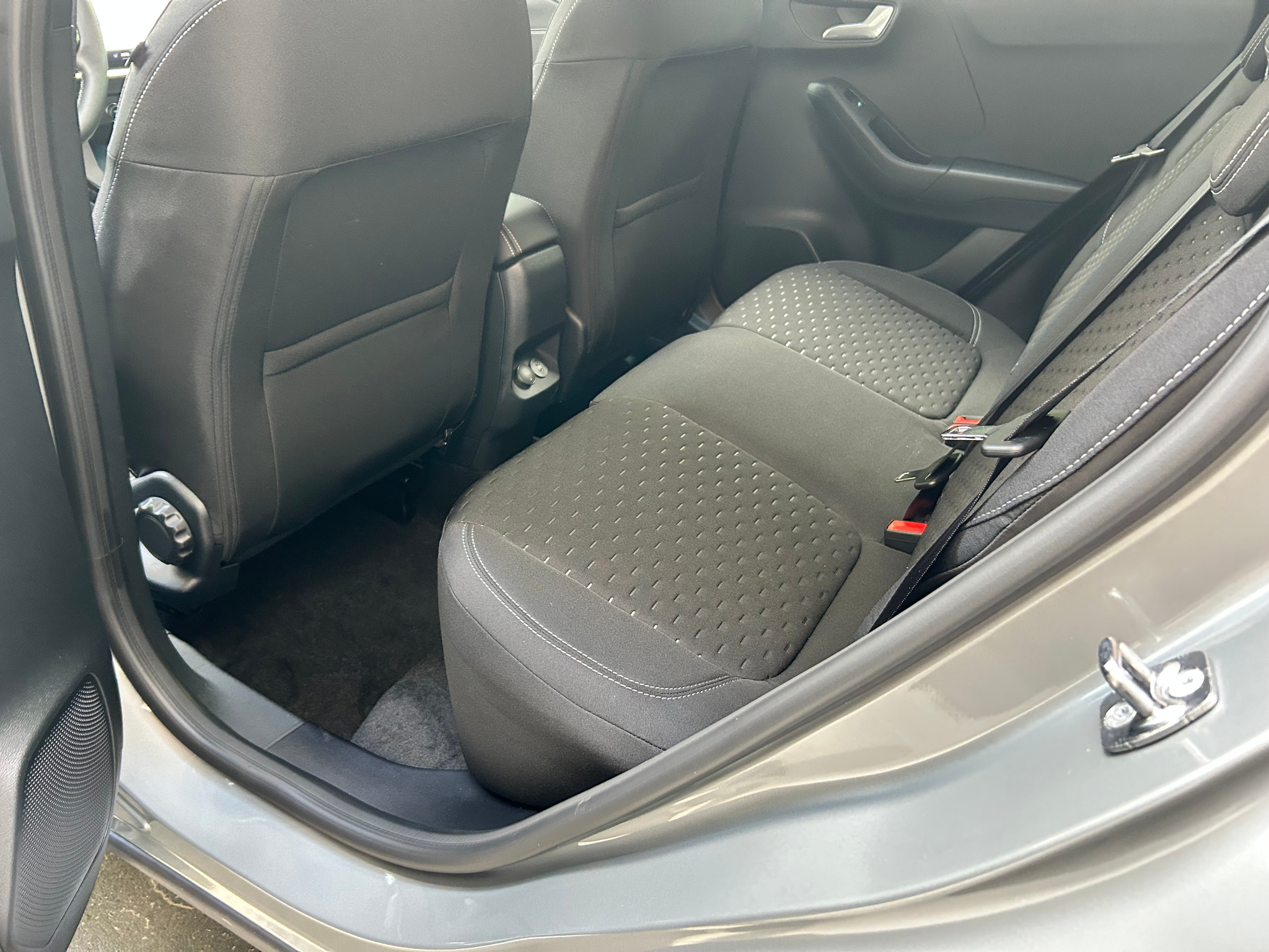 listing desktop thumbnail image 15