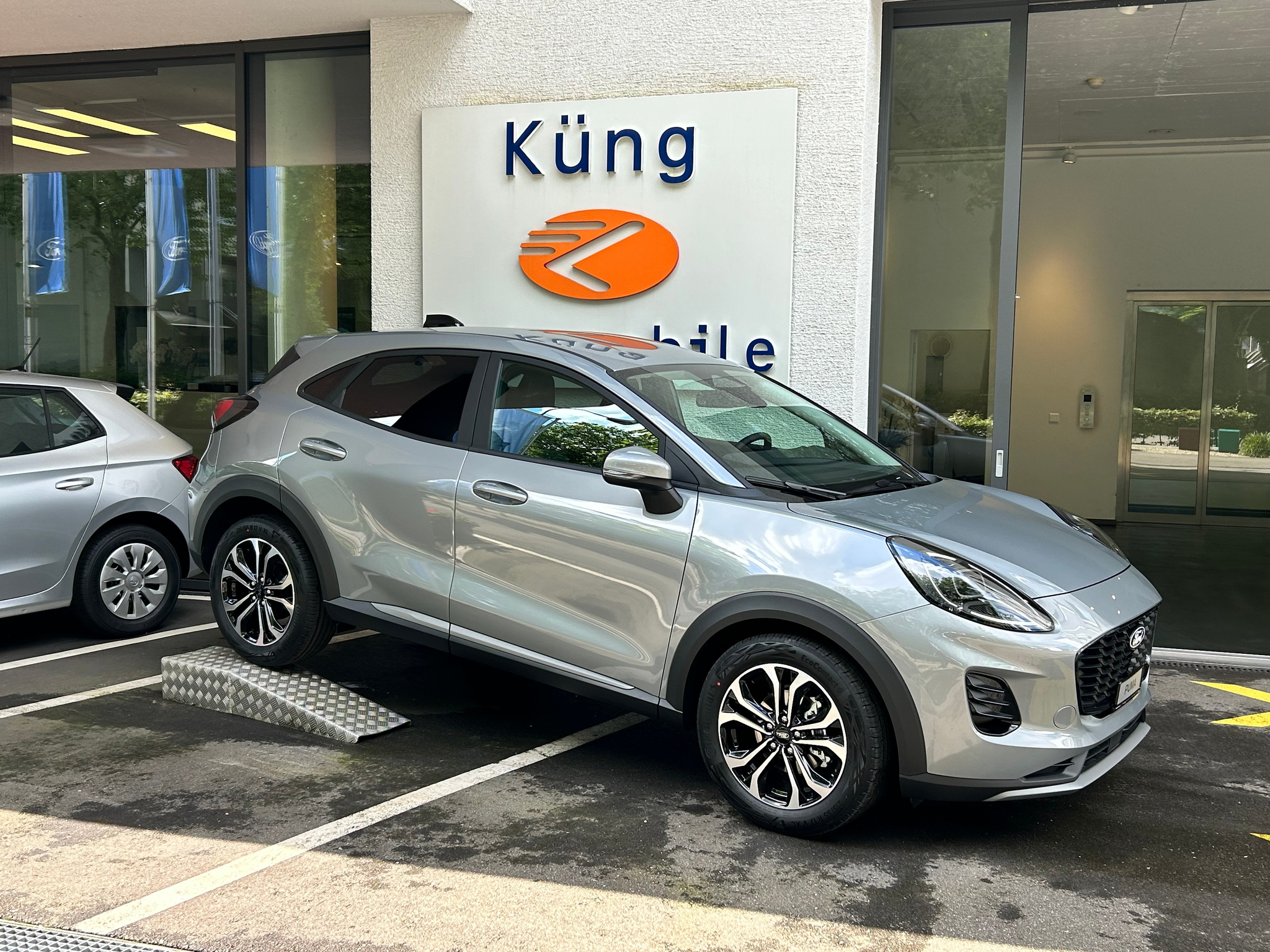 listing desktop thumbnail image 2