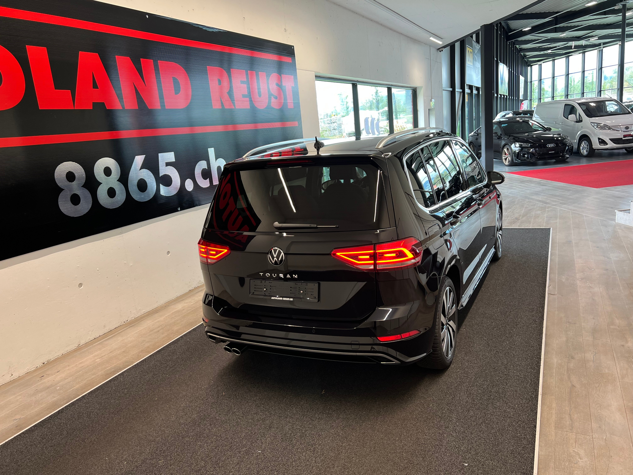 listing desktop thumbnail image 7