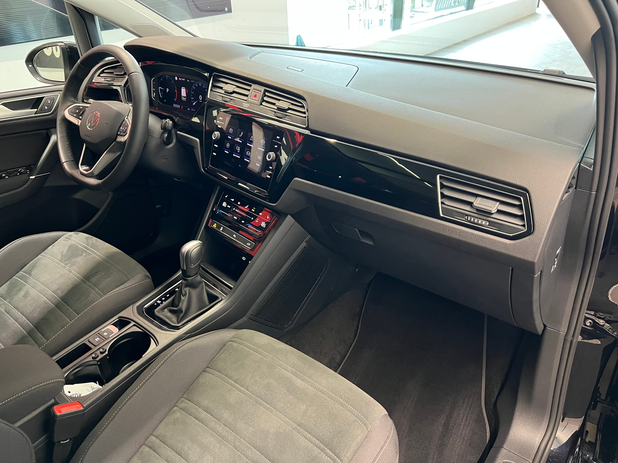 listing desktop thumbnail image 23