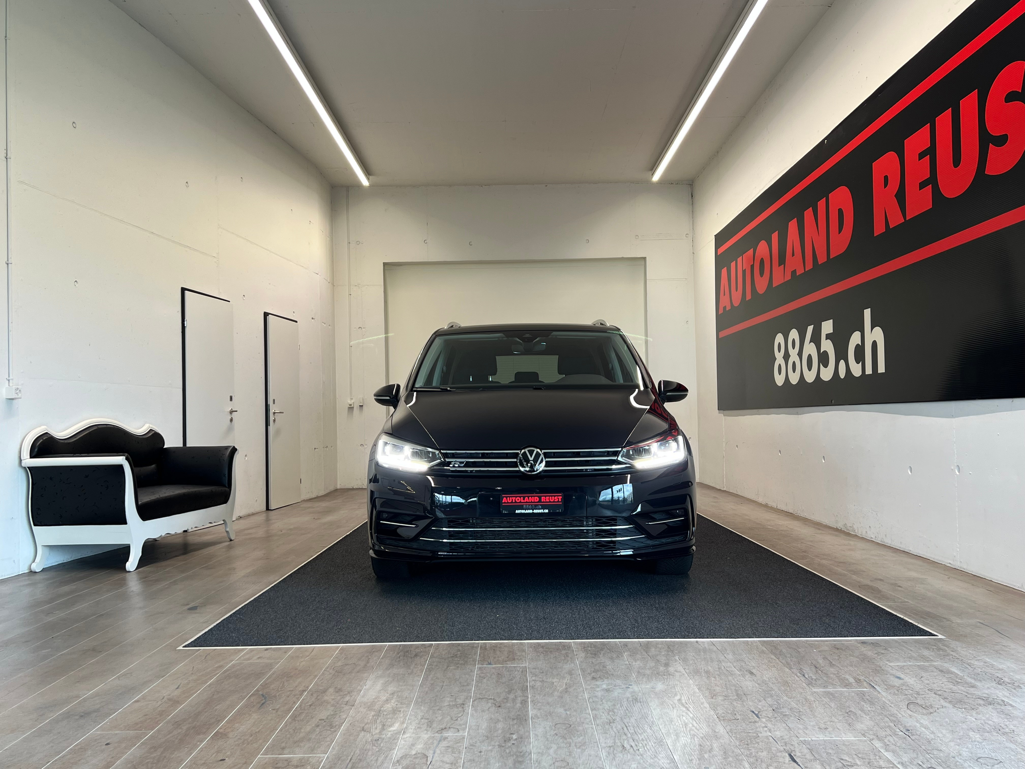 listing desktop thumbnail image 1