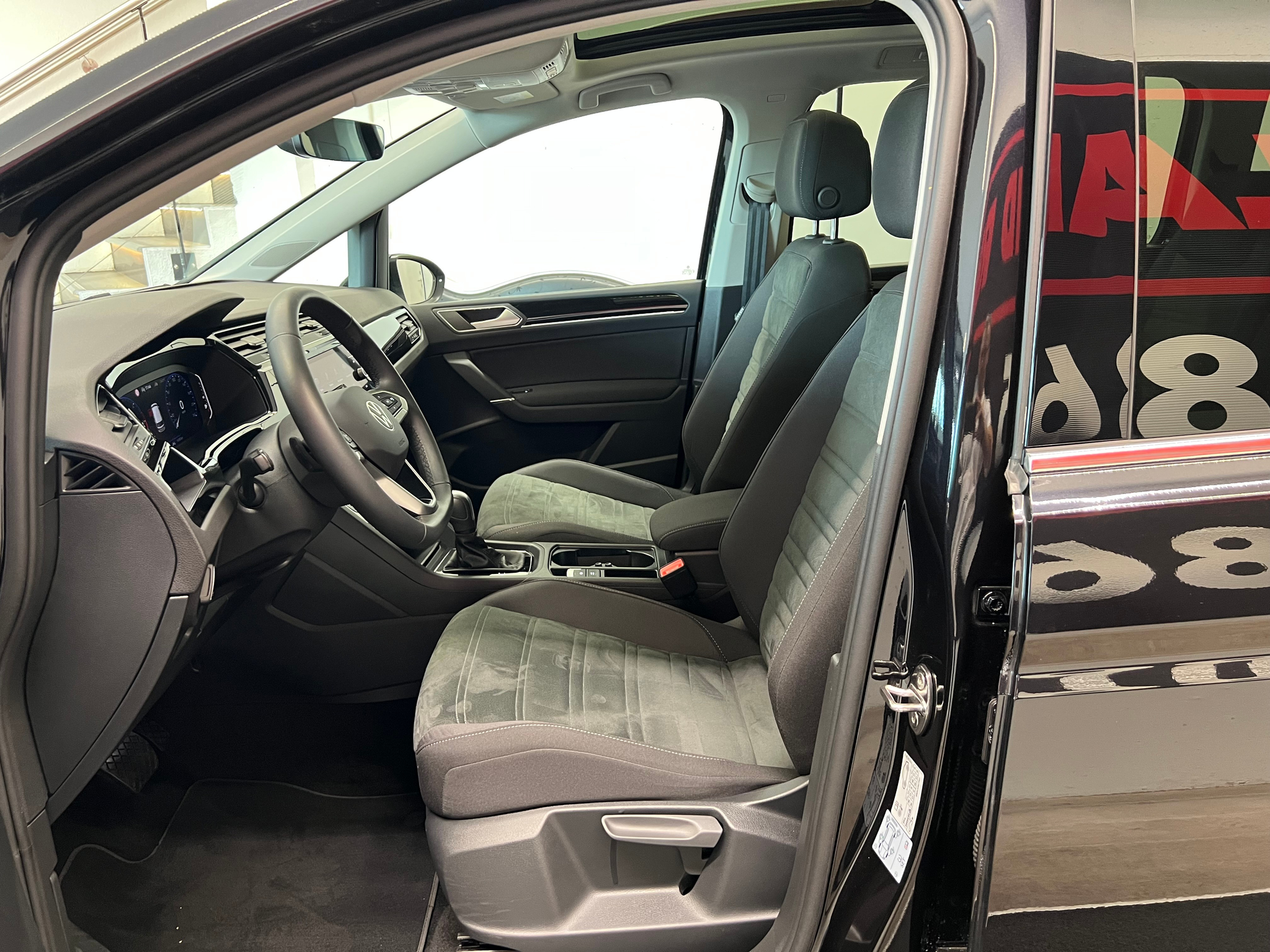 listing desktop thumbnail image 14