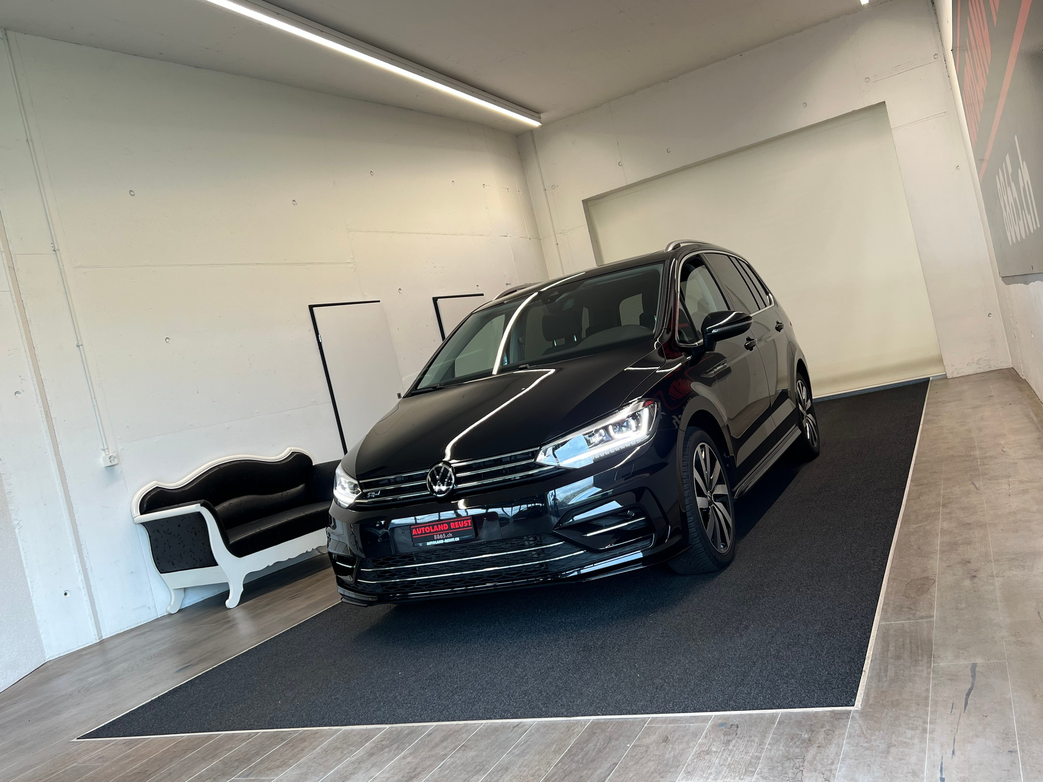 listing desktop thumbnail image 2