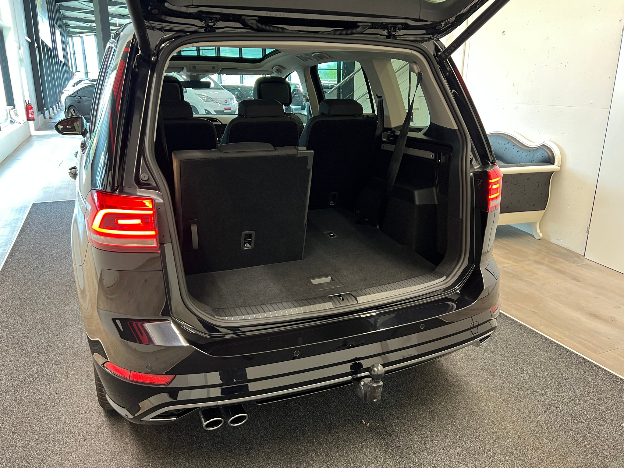 listing desktop thumbnail image 8