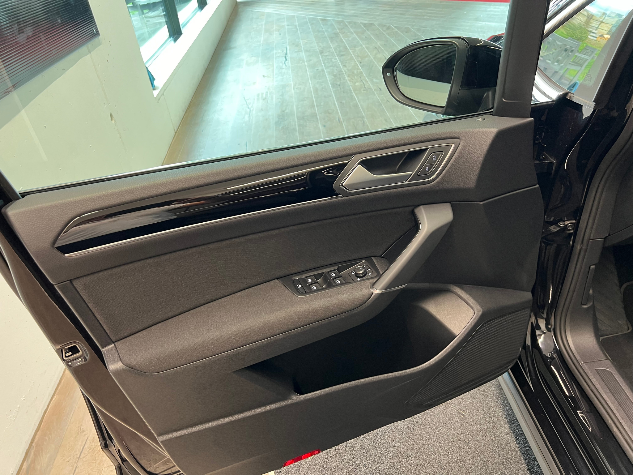 listing desktop thumbnail image 13