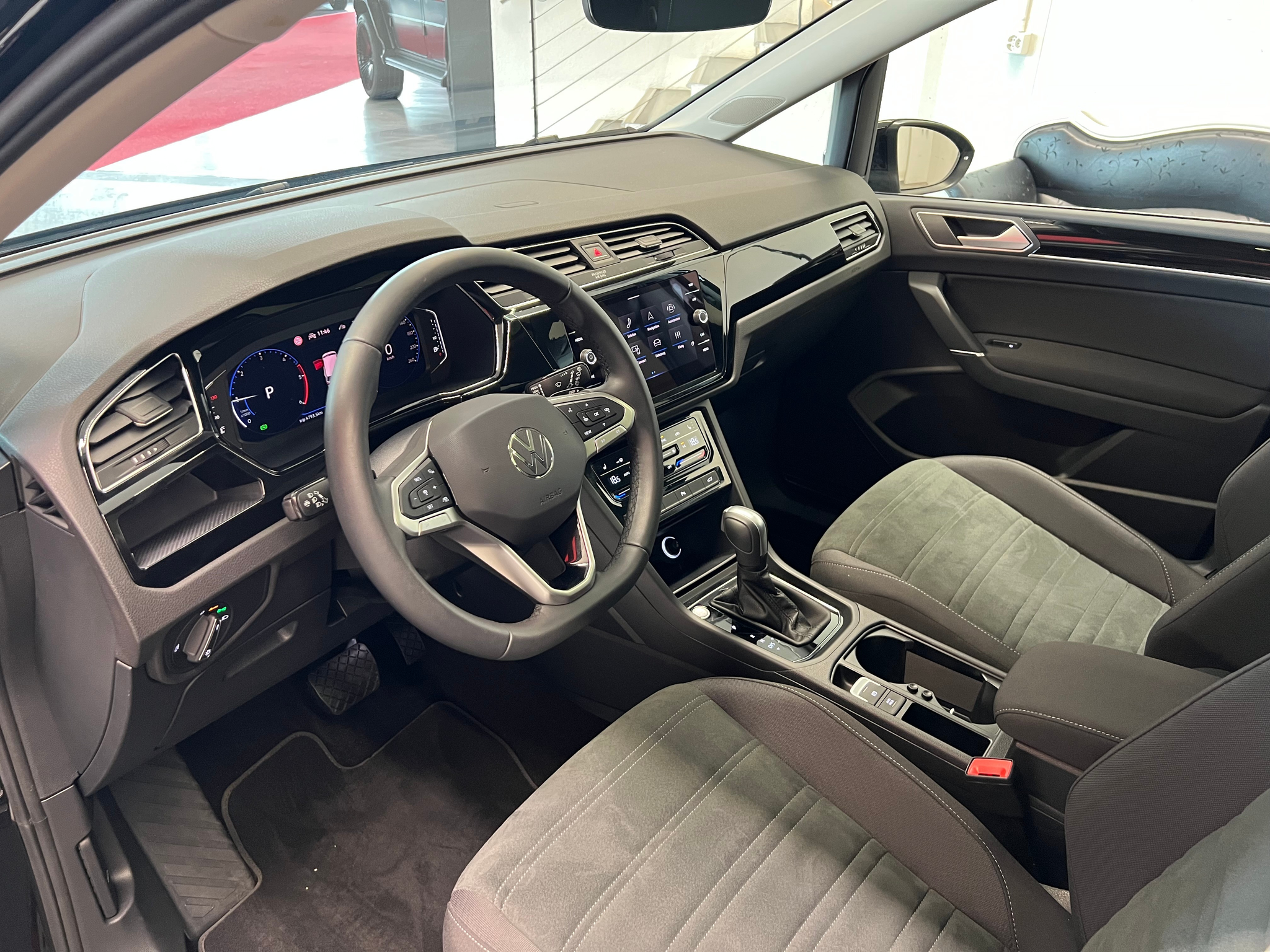 listing desktop thumbnail image 12