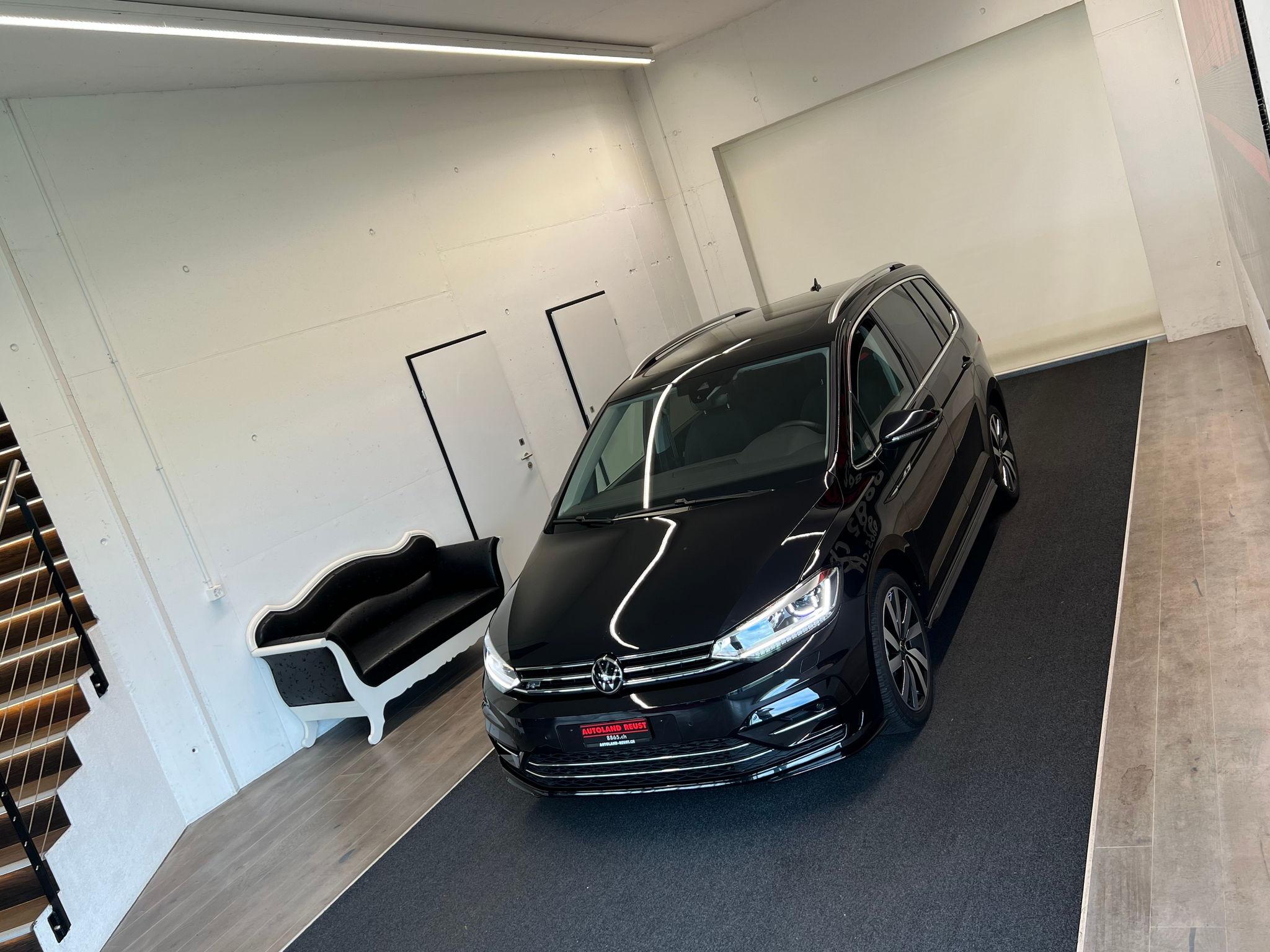 listing desktop thumbnail image 3