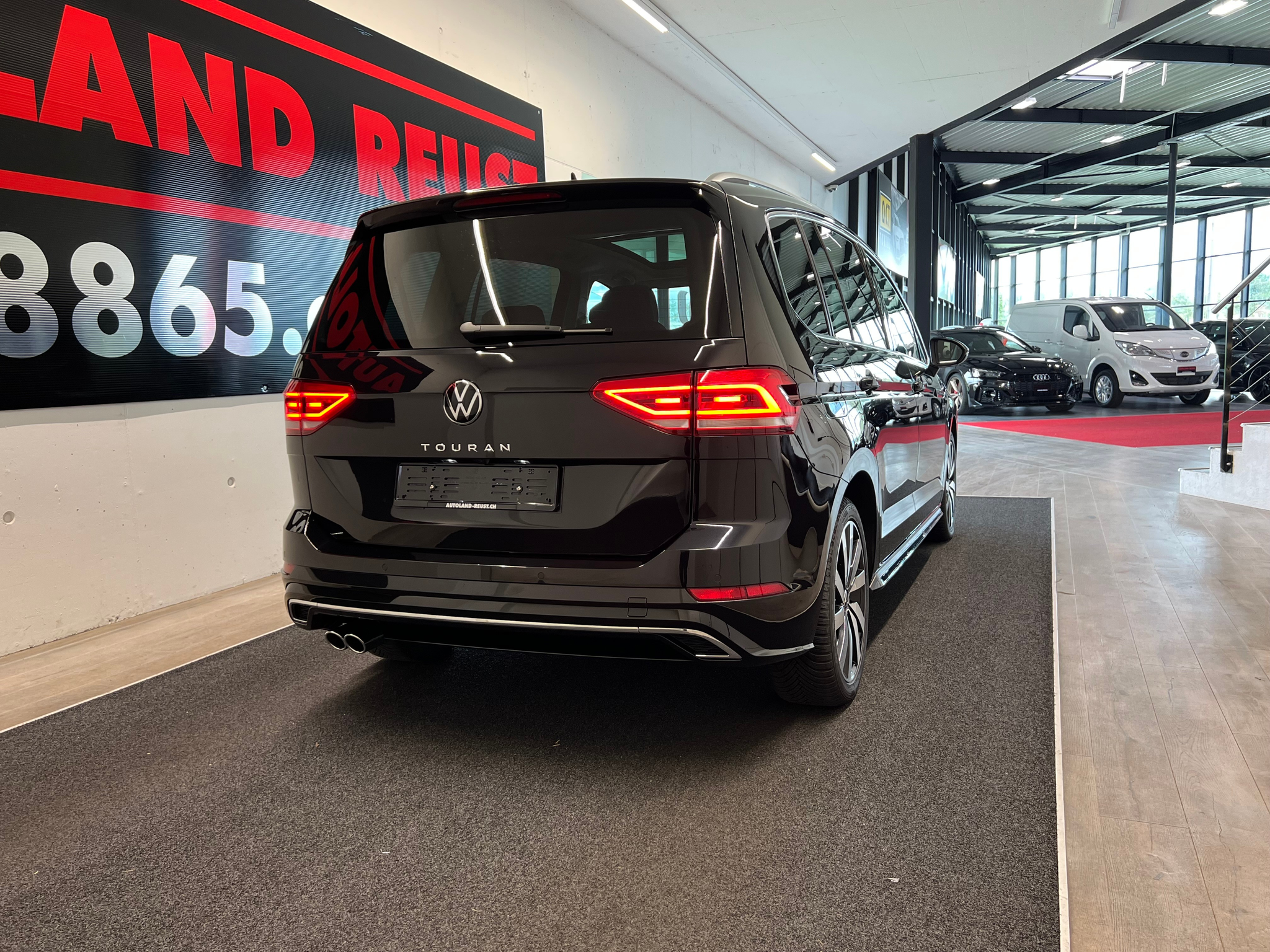 listing desktop thumbnail image 6