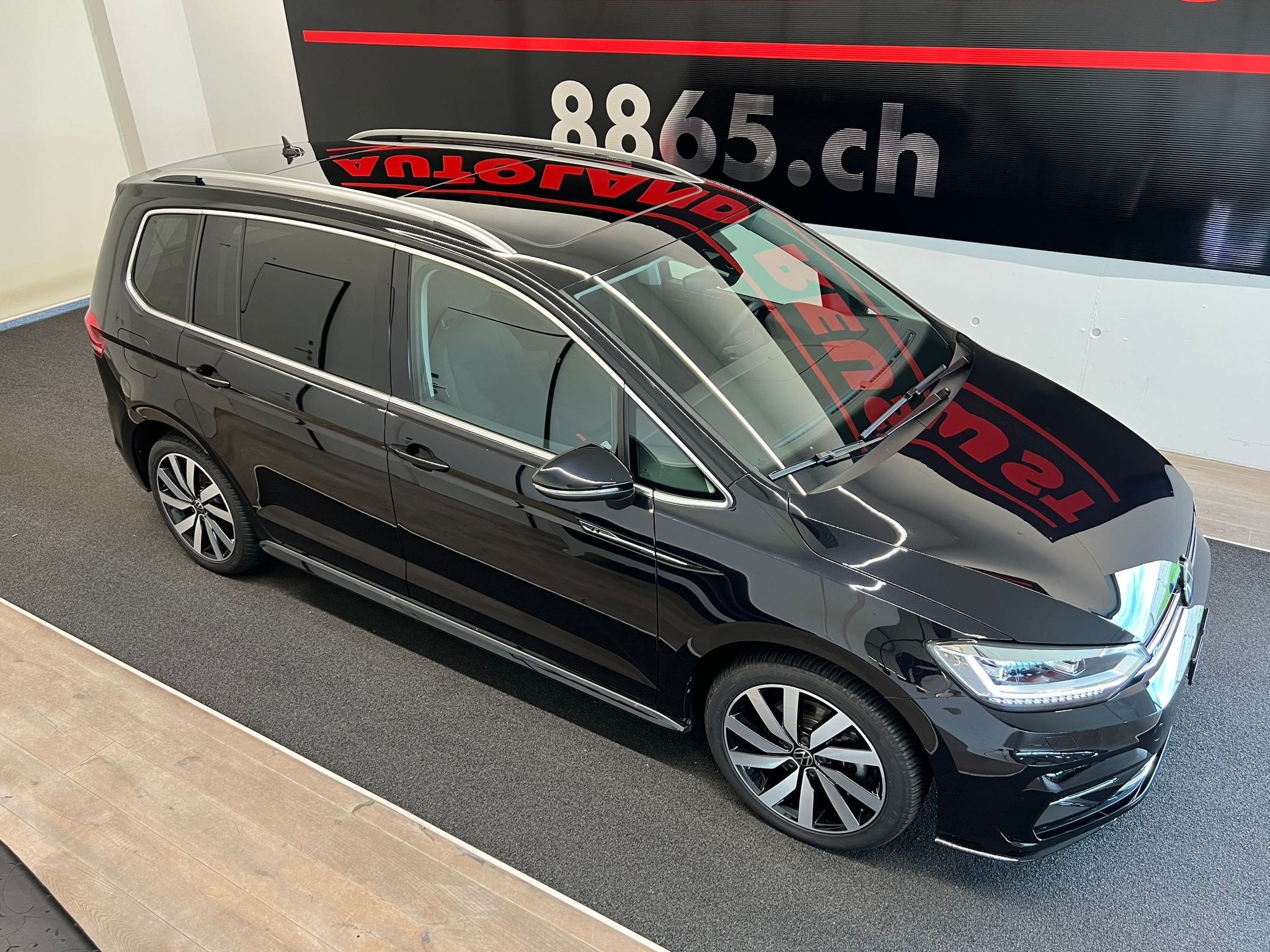 listing desktop thumbnail image 4