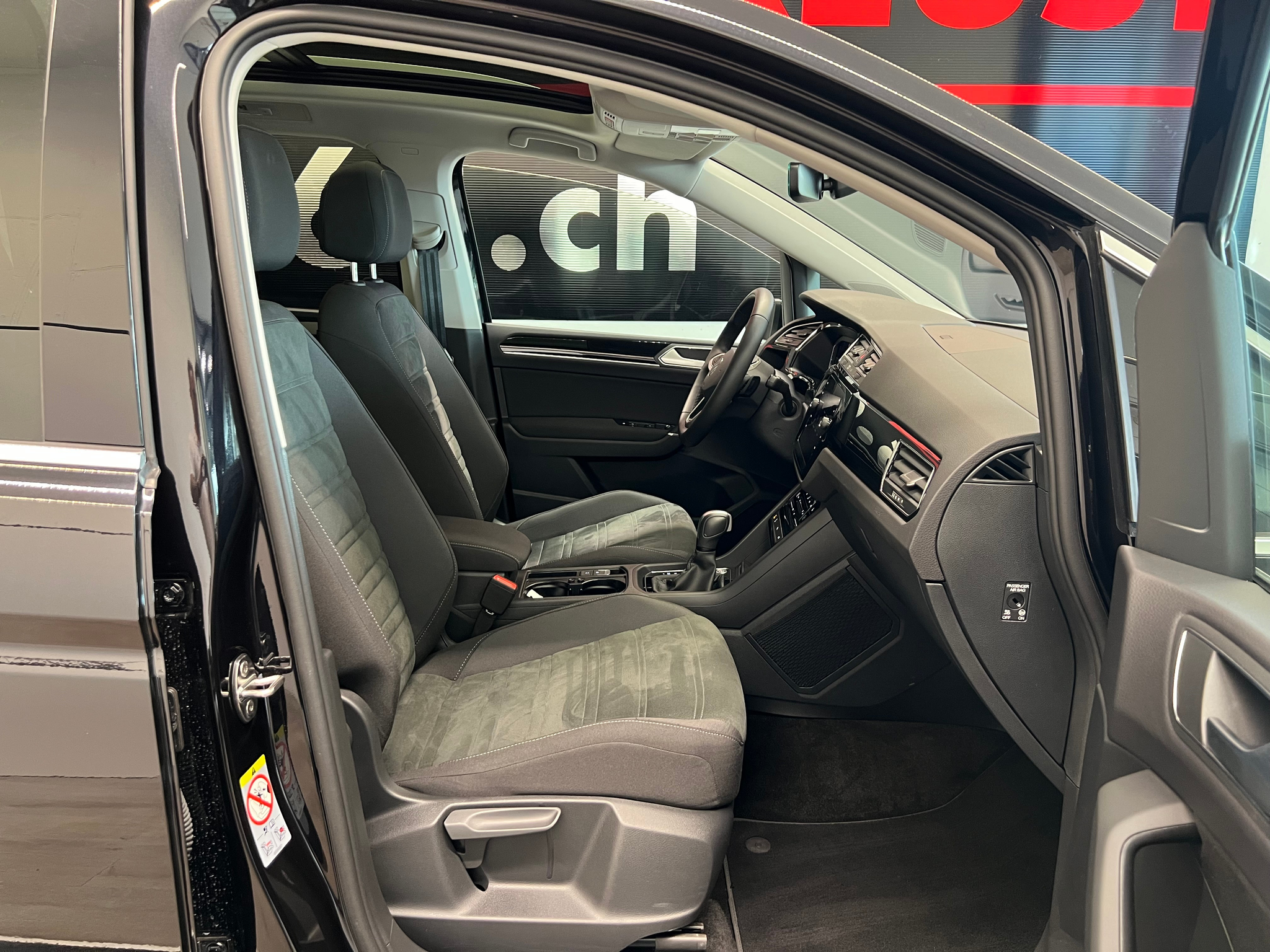 listing desktop thumbnail image 25