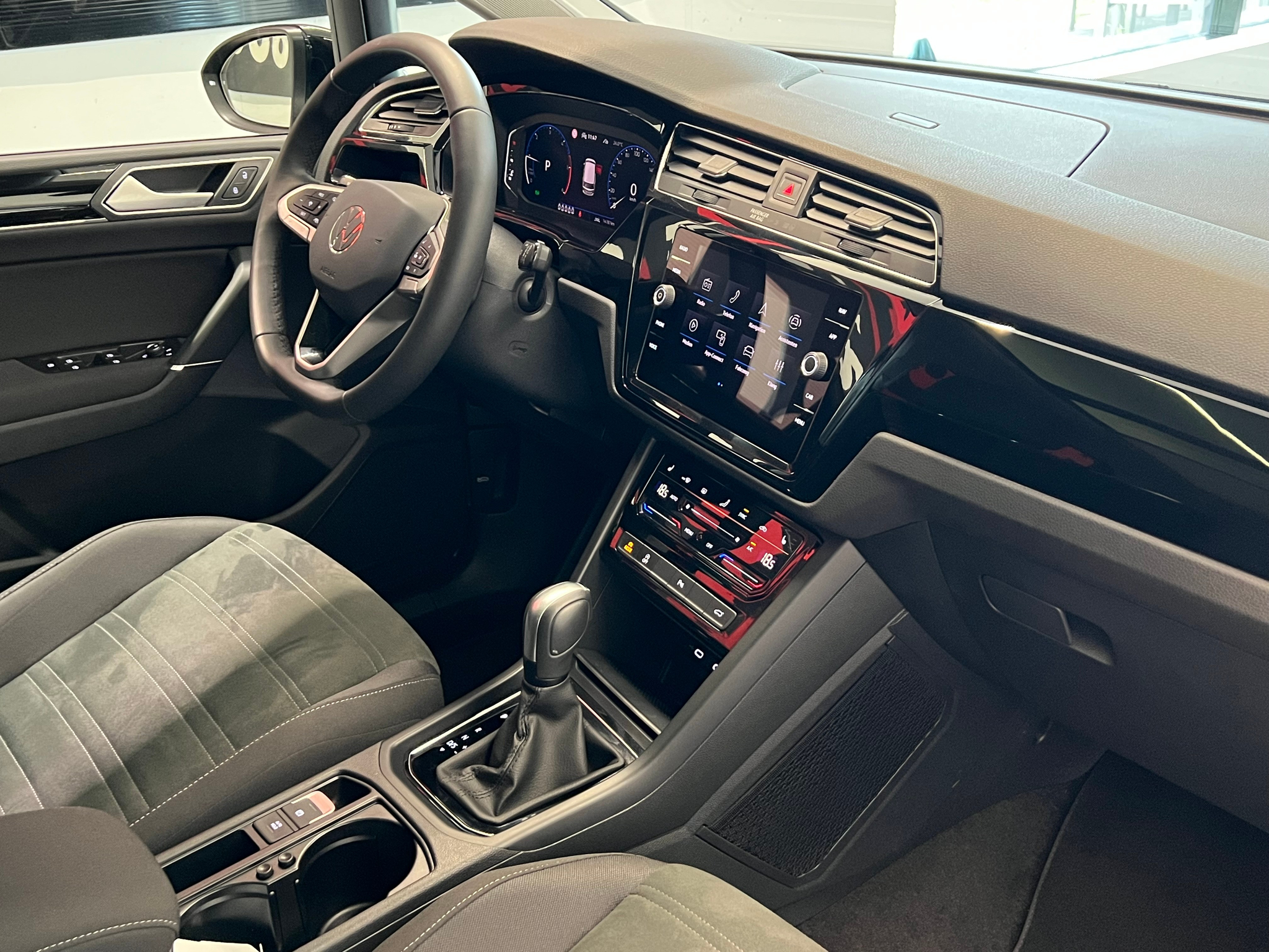 listing desktop thumbnail image 24