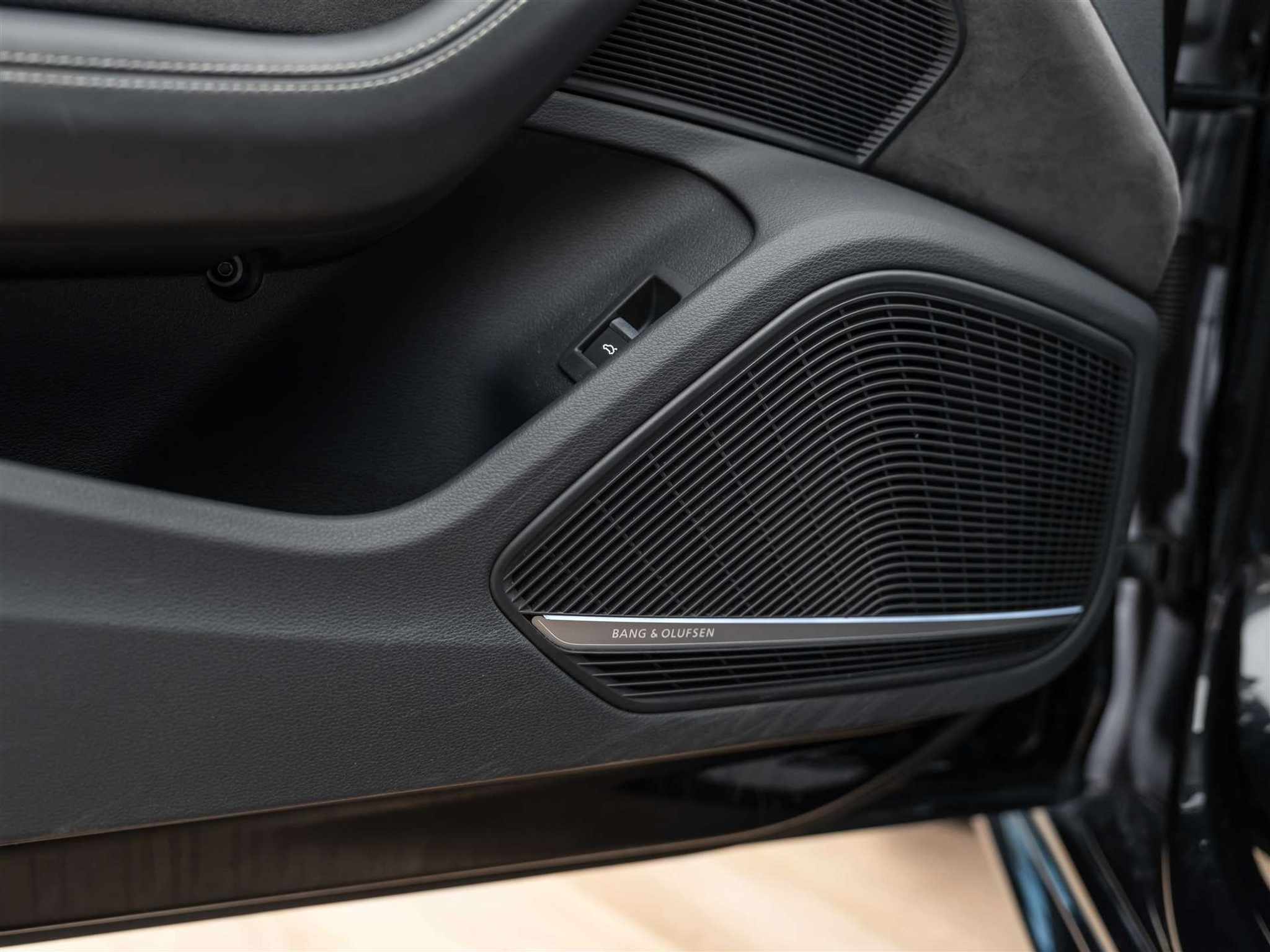 listing desktop thumbnail image 23