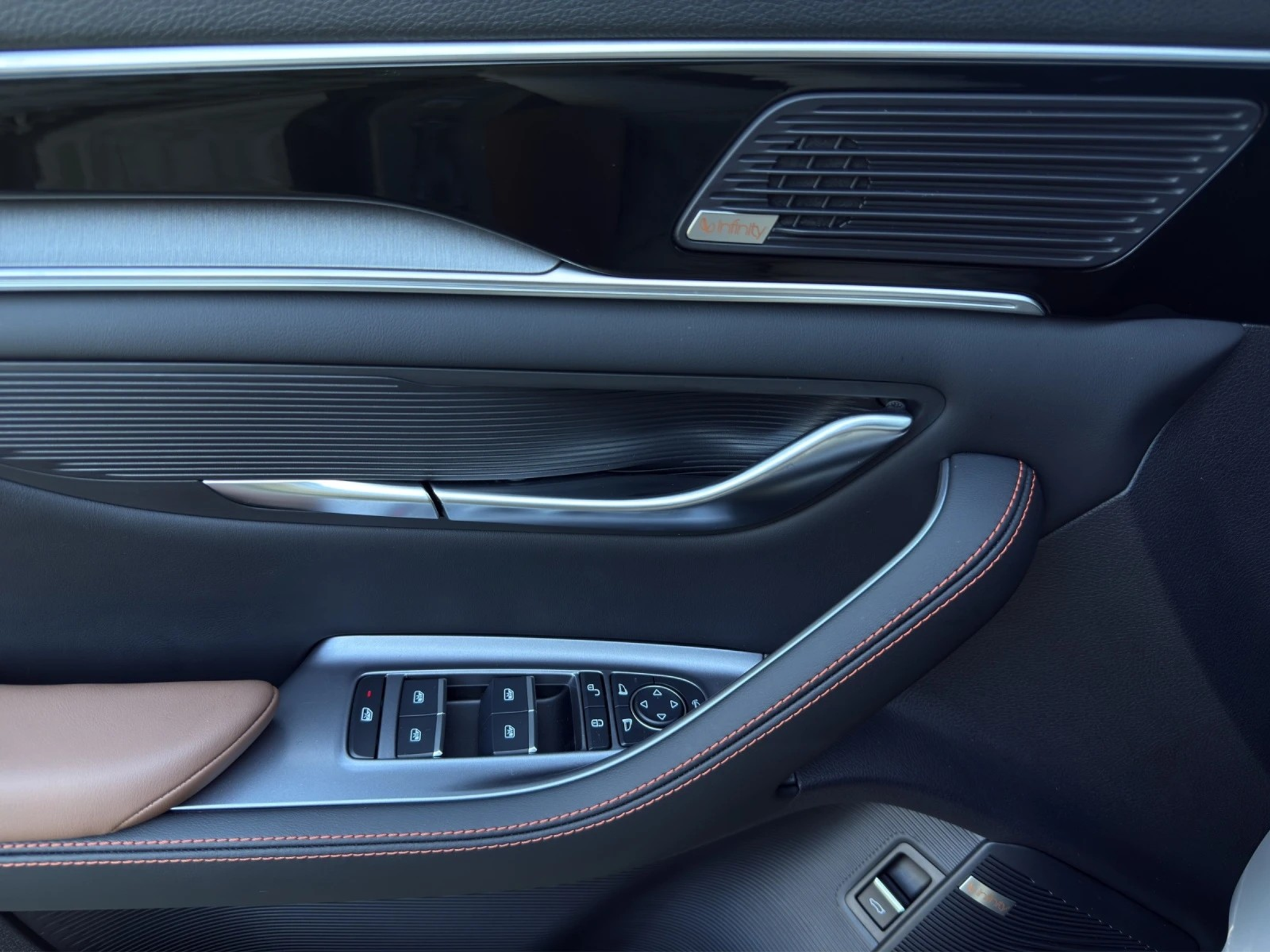 listing desktop thumbnail image 9