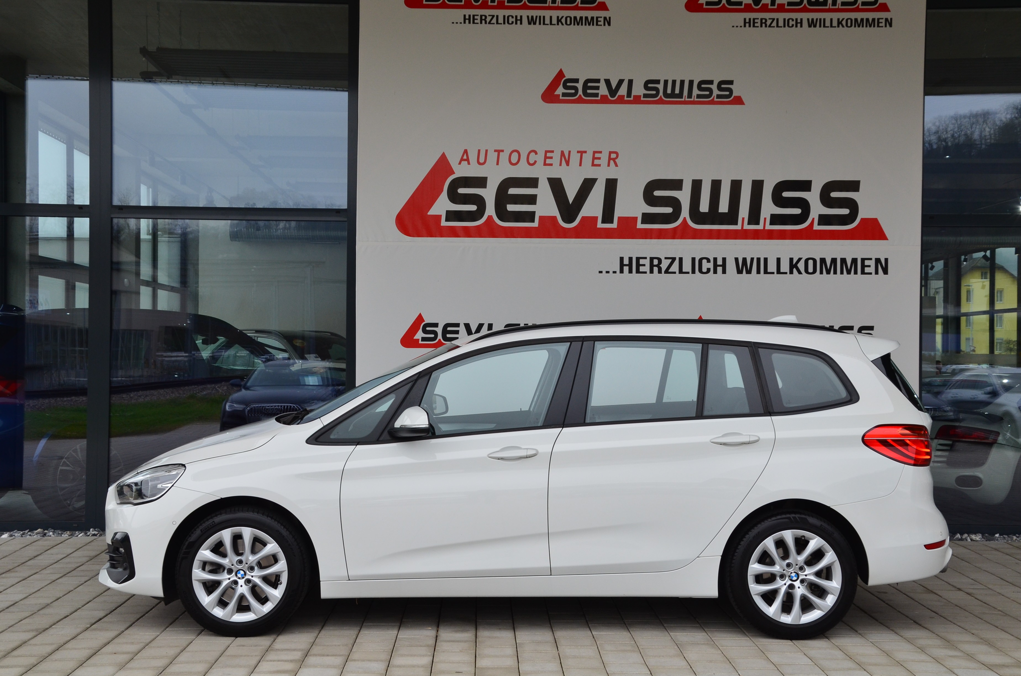 listing desktop thumbnail image 9