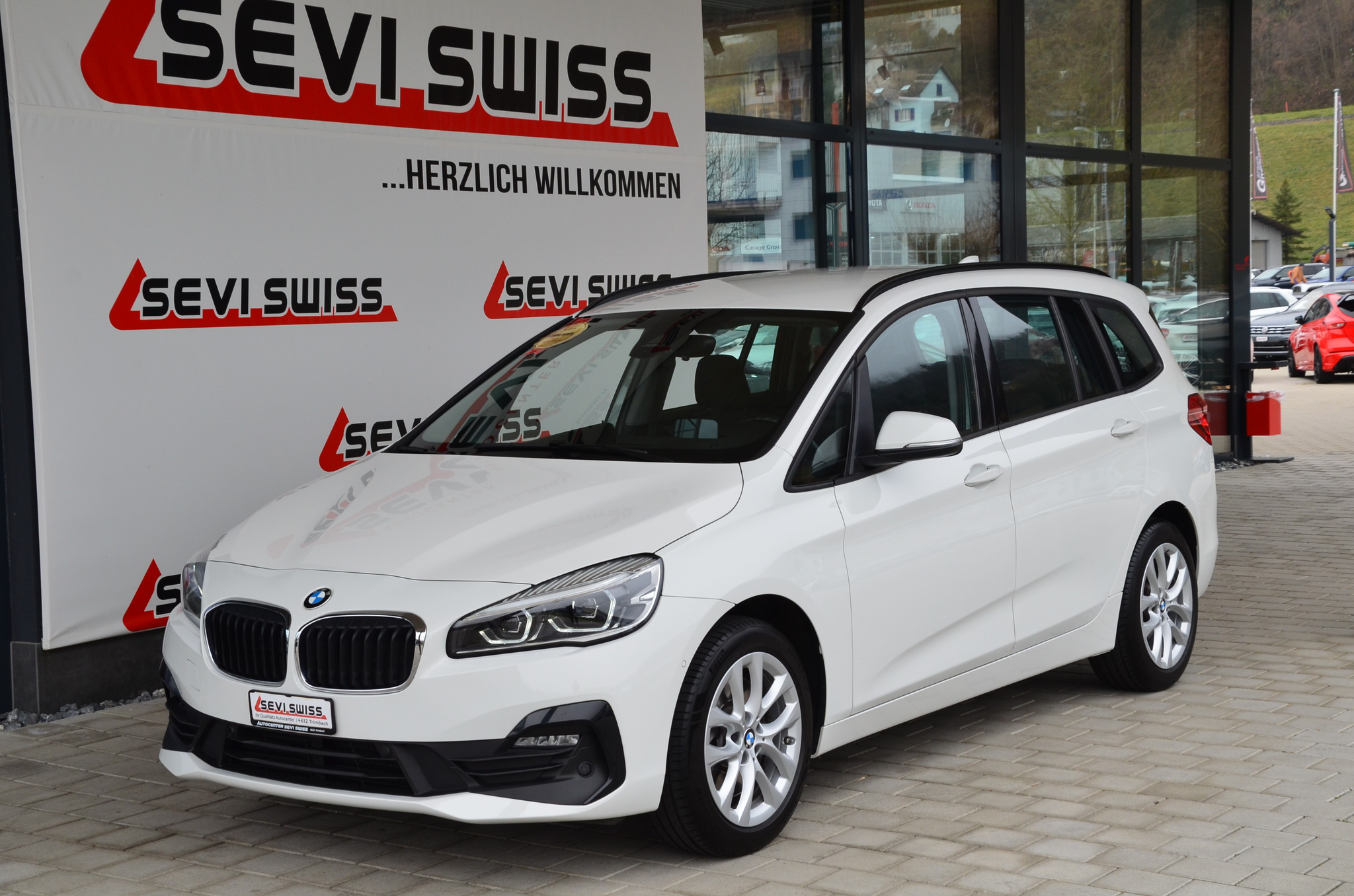 listing desktop thumbnail image 10