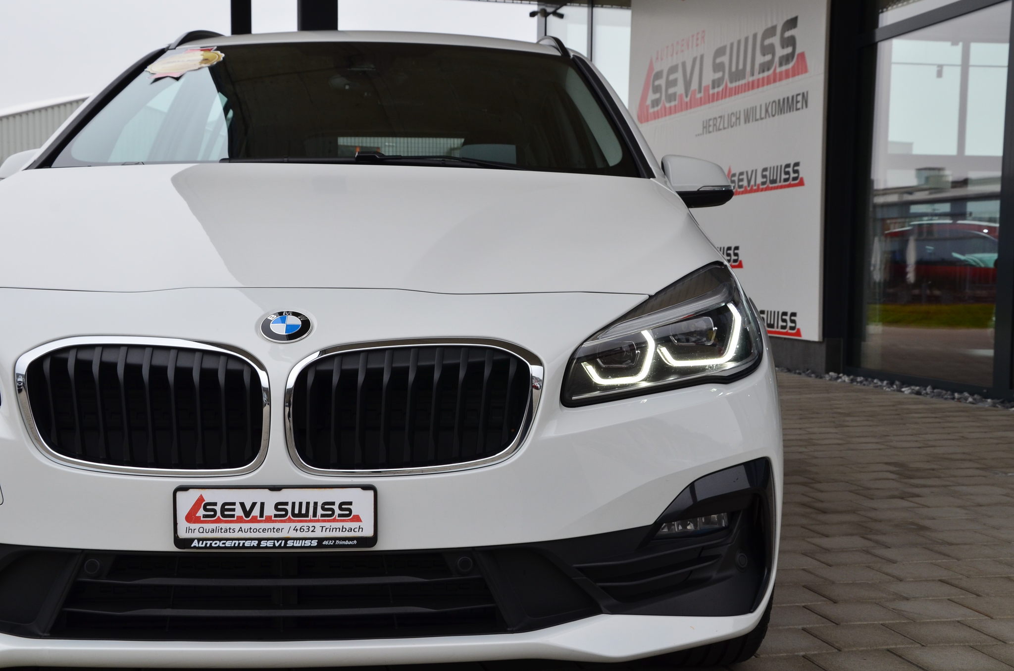 listing desktop thumbnail image 11