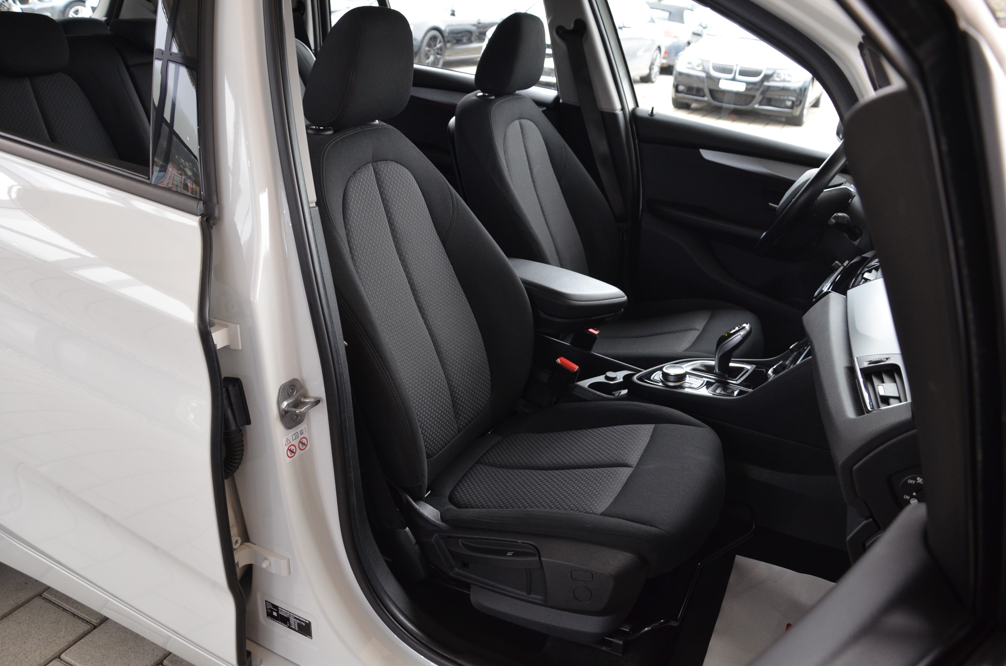 listing desktop thumbnail image 19