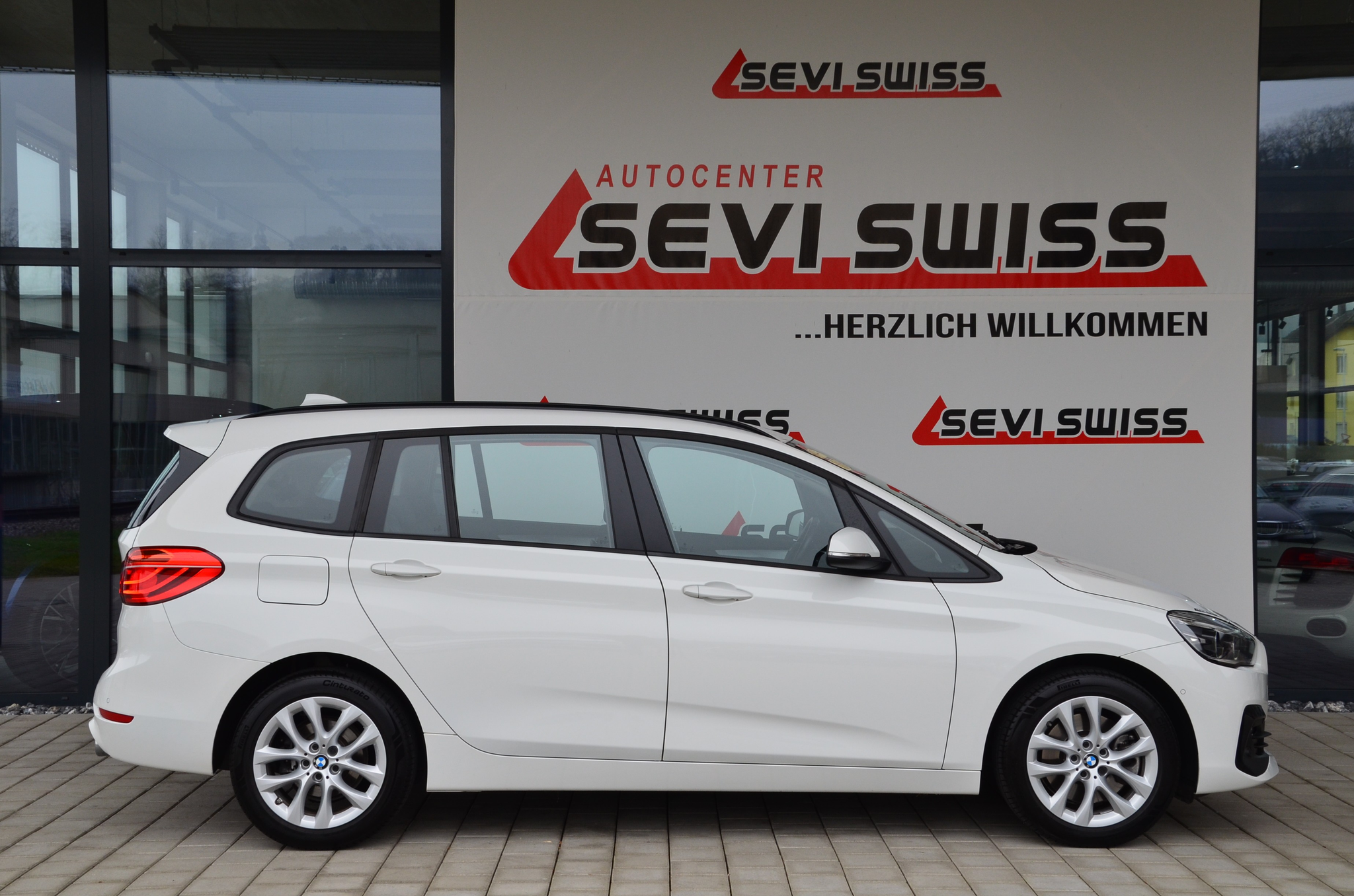 listing desktop thumbnail image 4