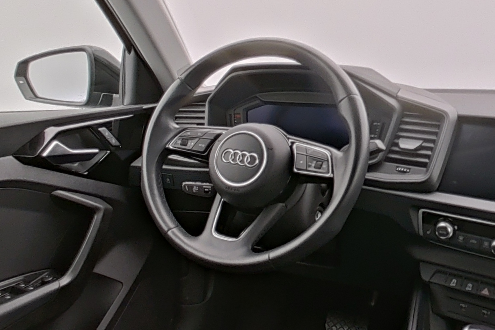 listing desktop thumbnail image 4