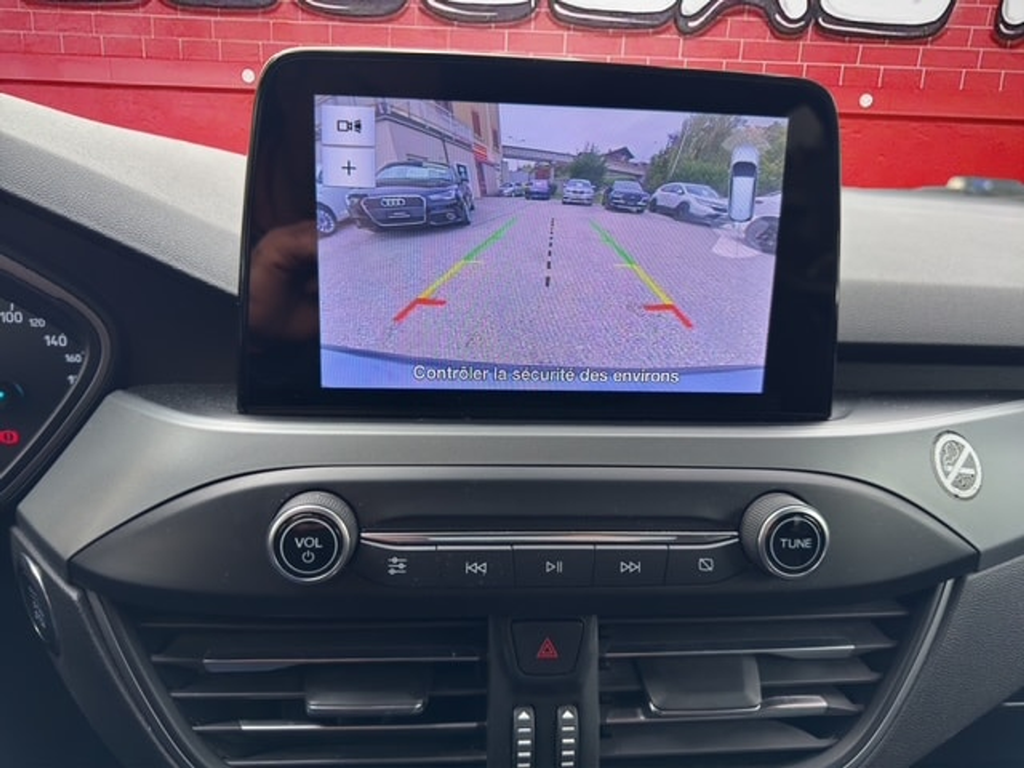 listing desktop thumbnail image 15