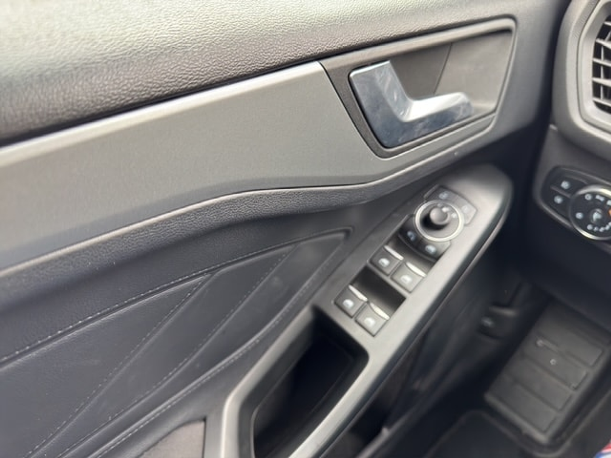 listing desktop thumbnail image 19