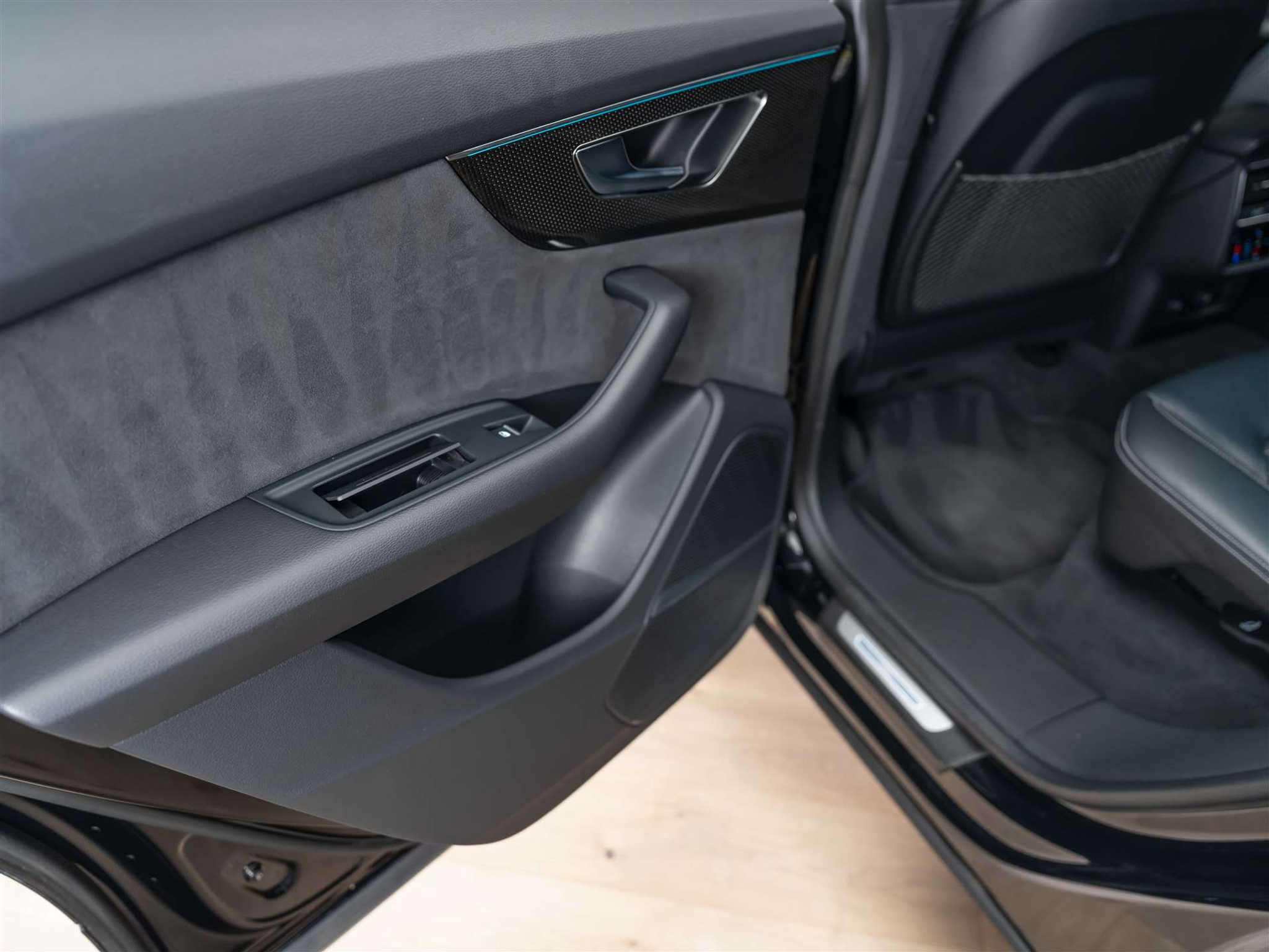 listing desktop thumbnail image 25