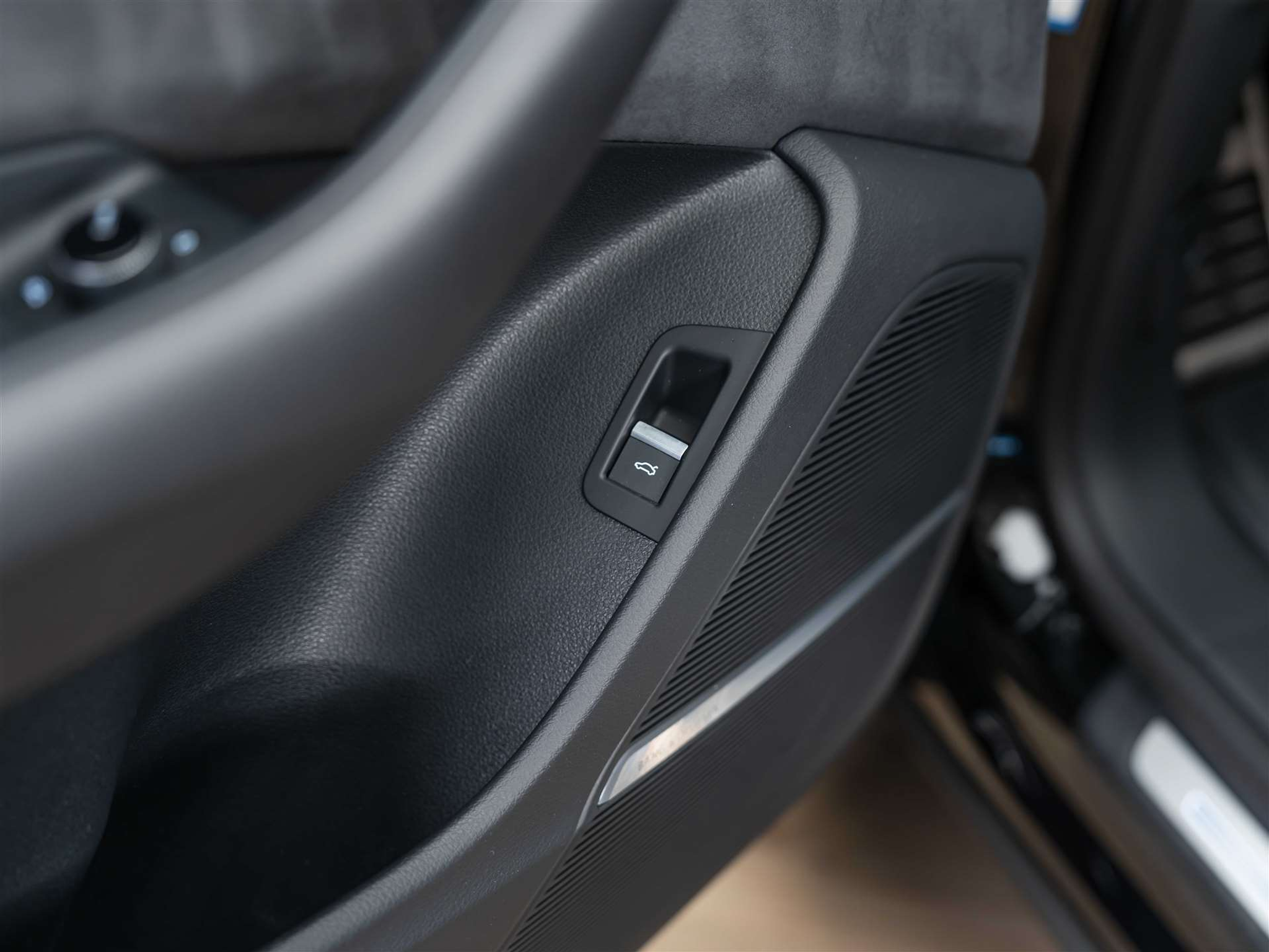 listing desktop thumbnail image 26