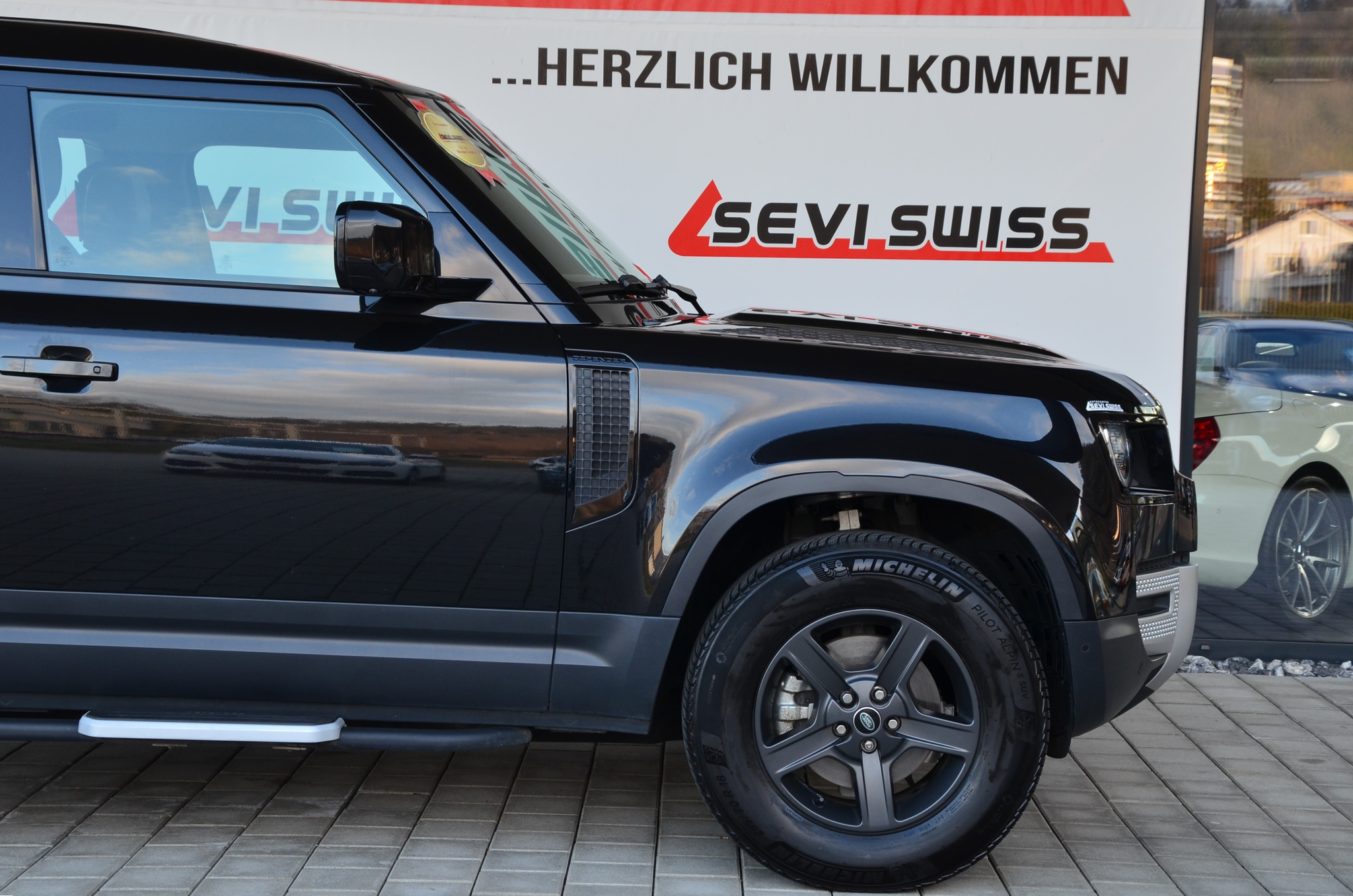 listing desktop thumbnail image 3