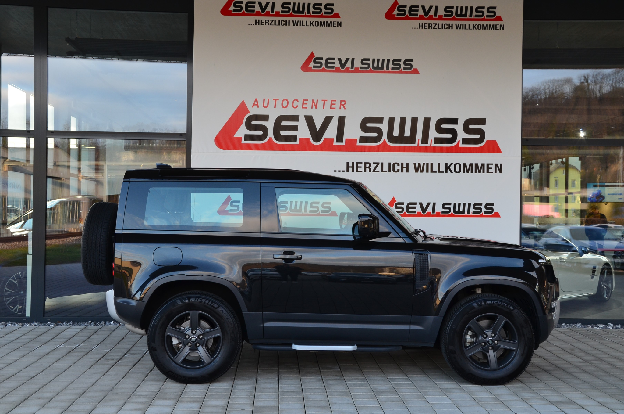 listing desktop thumbnail image 4