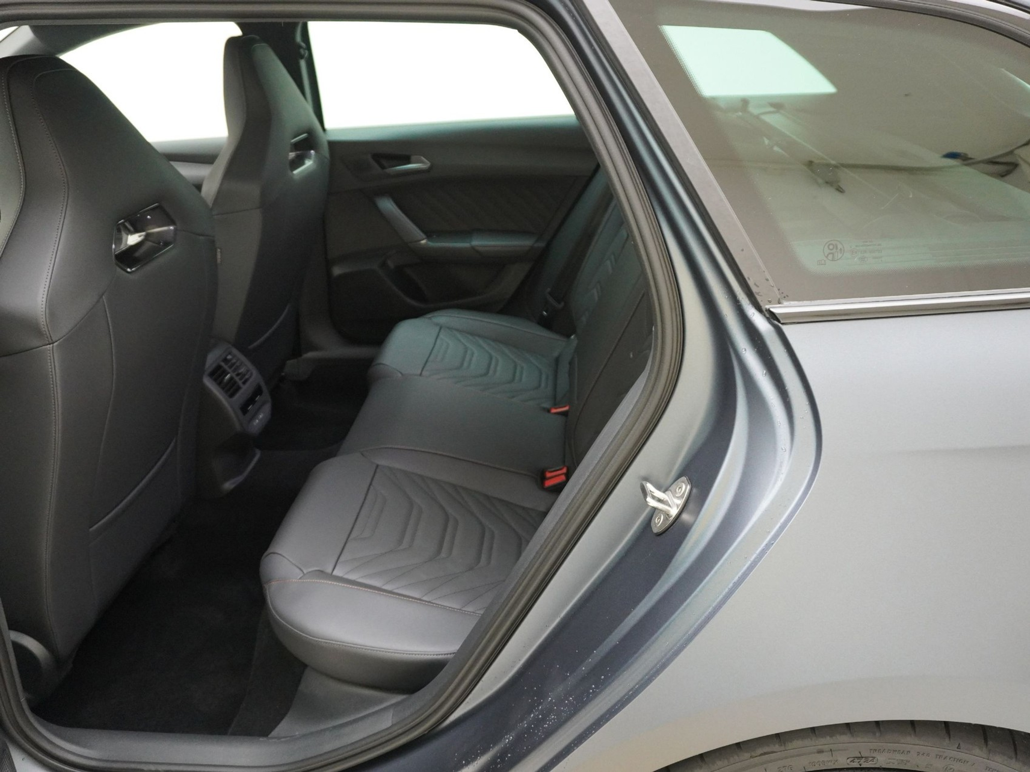 listing desktop thumbnail image 16