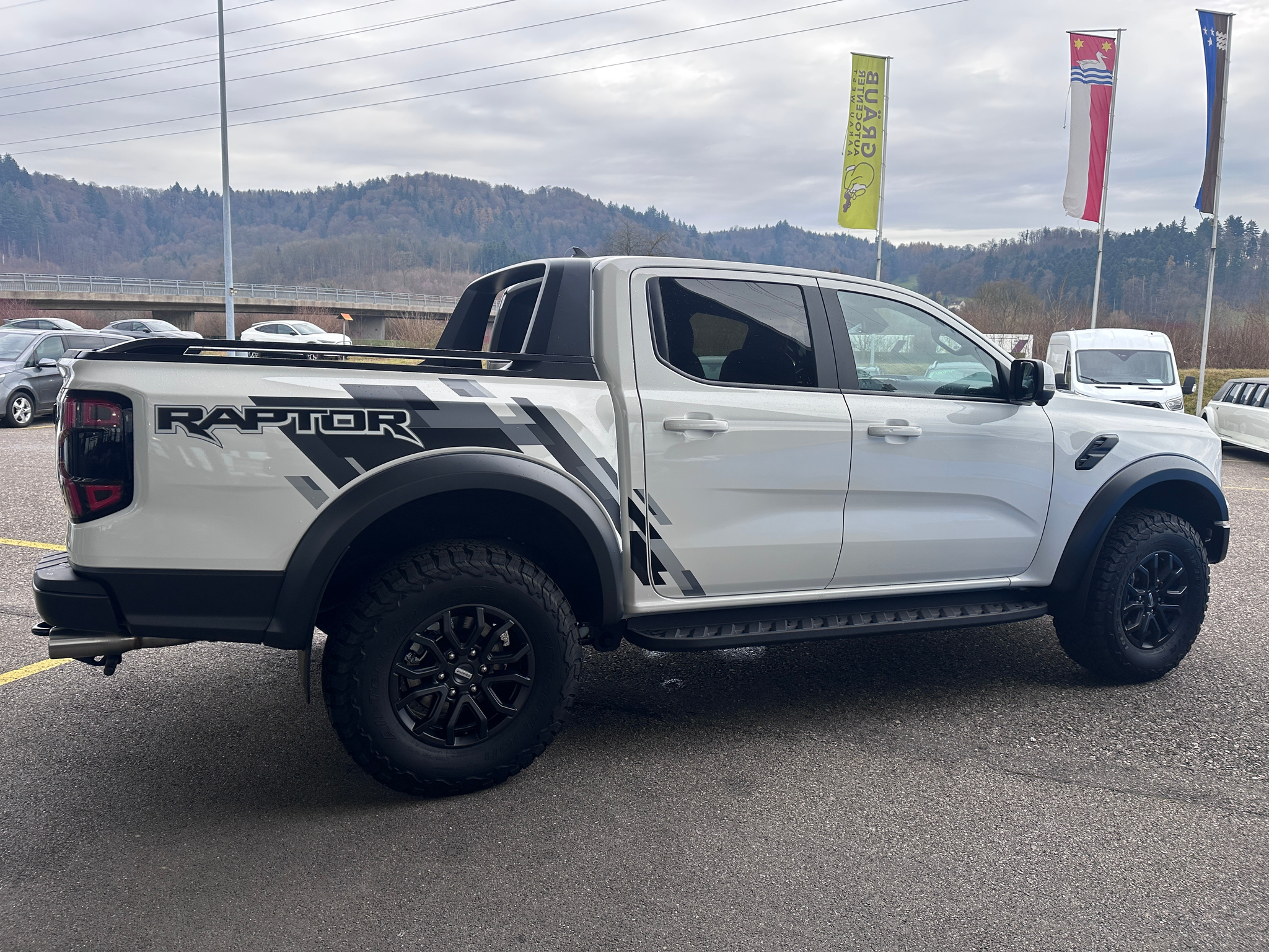 listing desktop thumbnail image 7