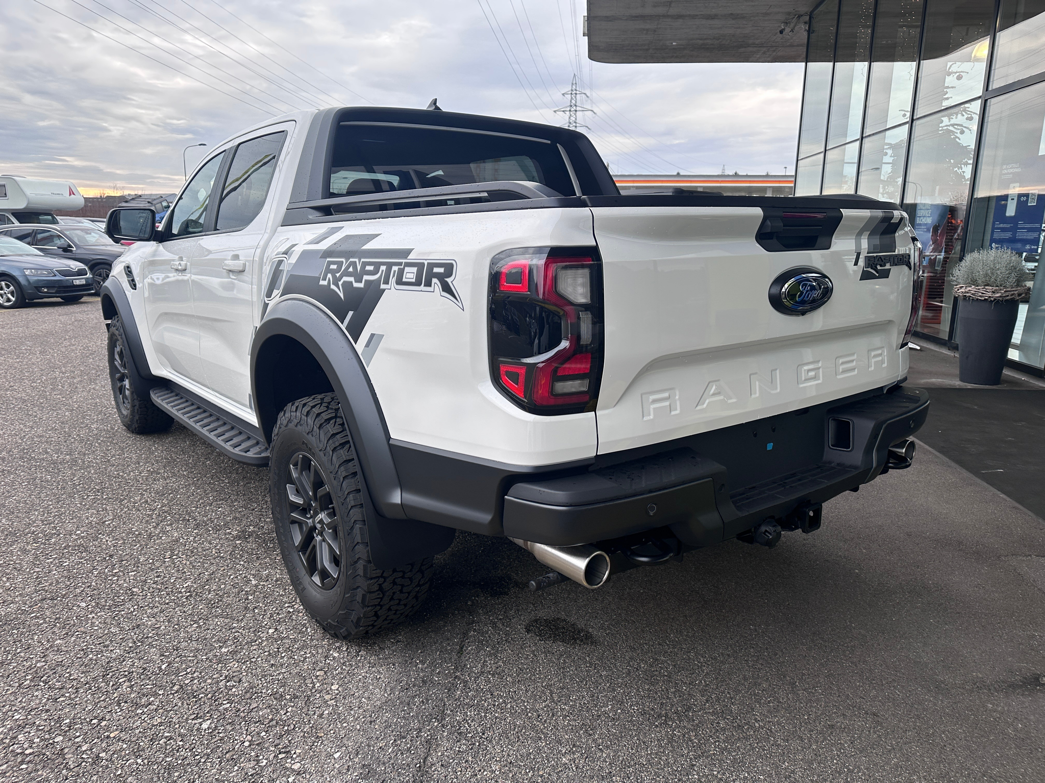 listing desktop thumbnail image 4