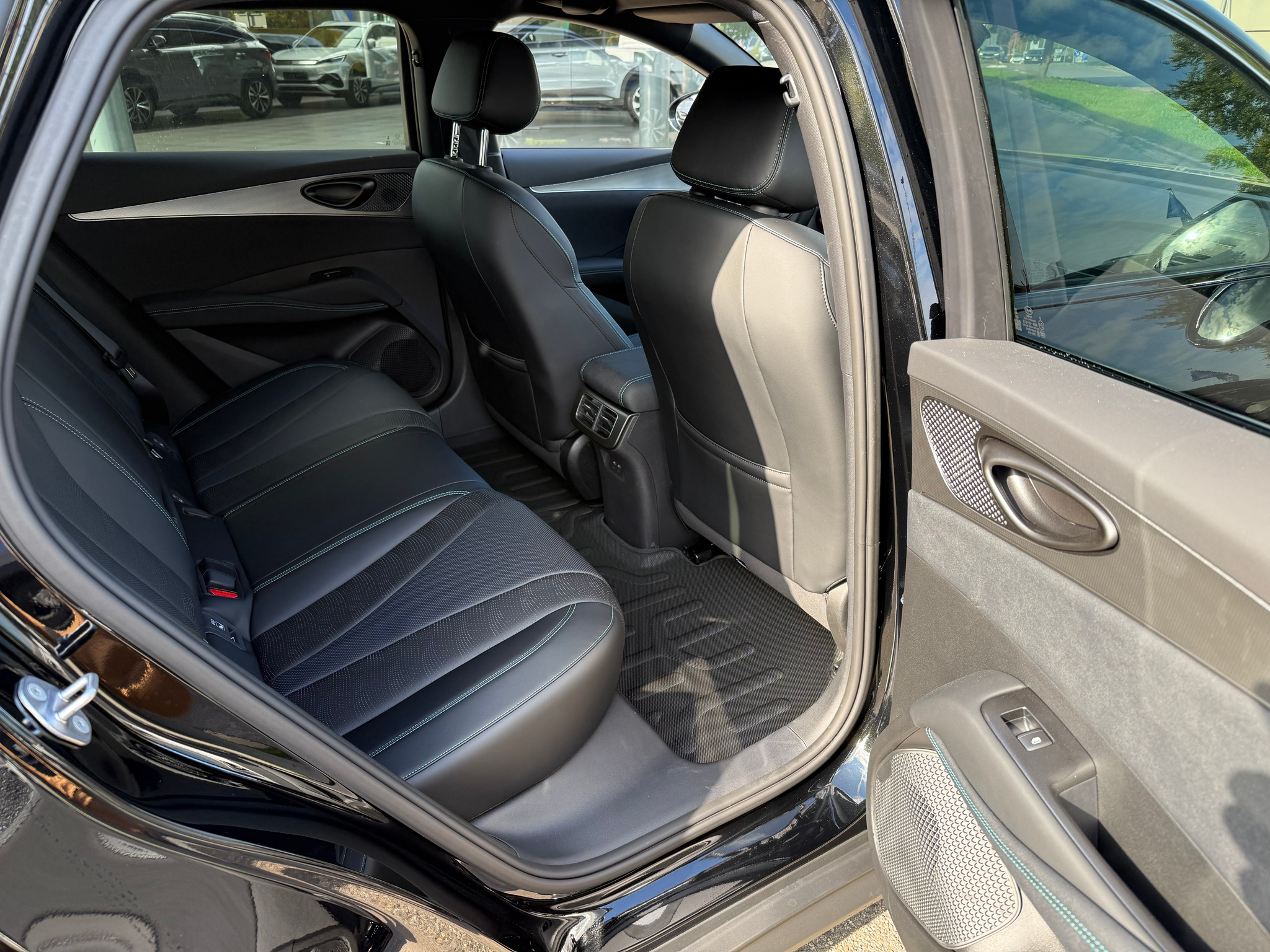 listing desktop thumbnail image 13