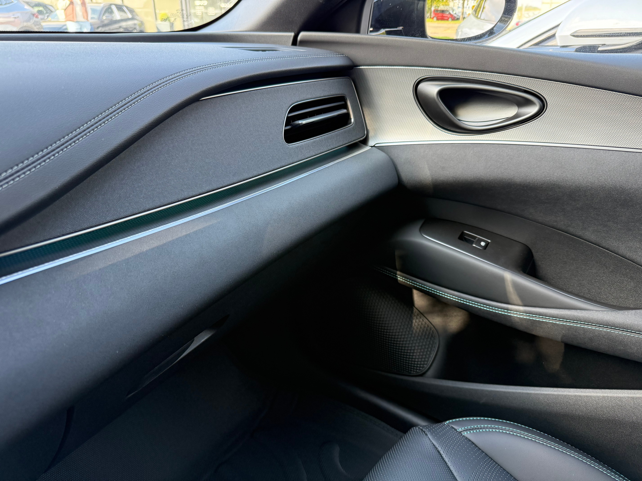 listing desktop thumbnail image 25