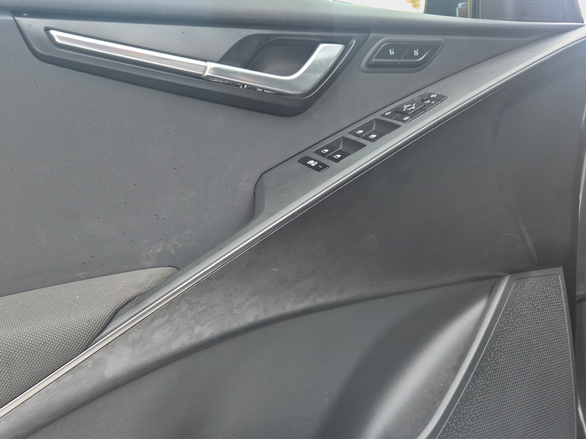 listing desktop thumbnail image 9