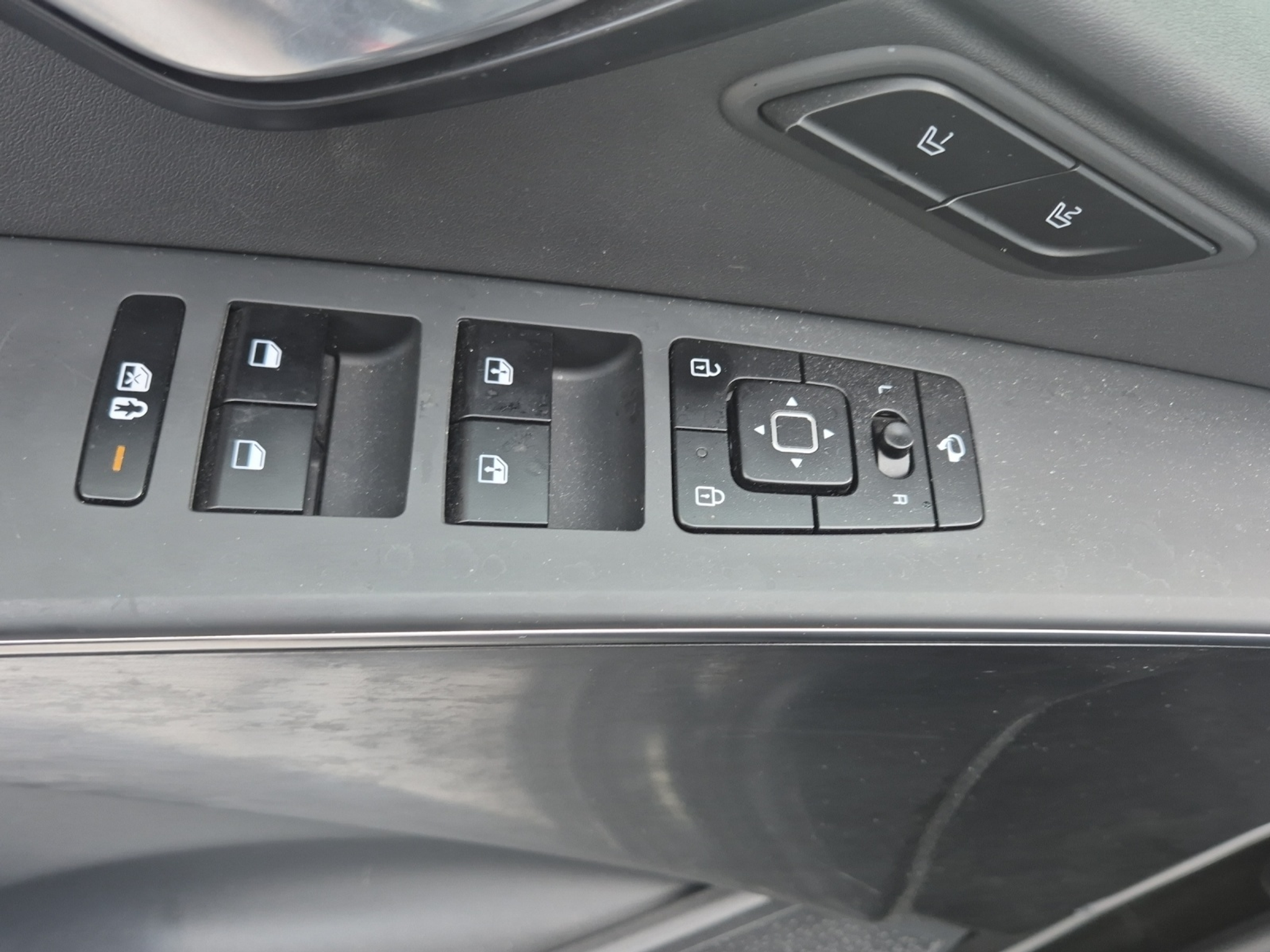 listing desktop thumbnail image 10