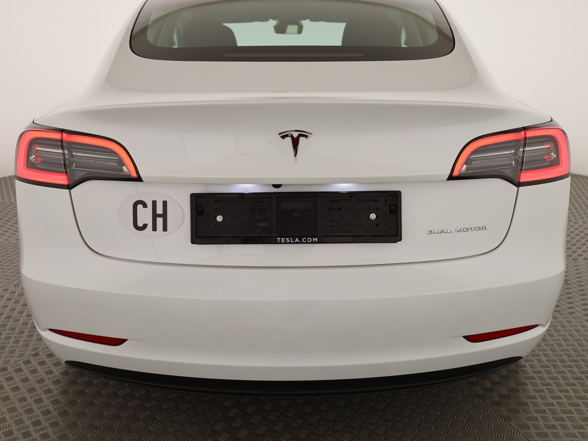 listing desktop thumbnail image 3