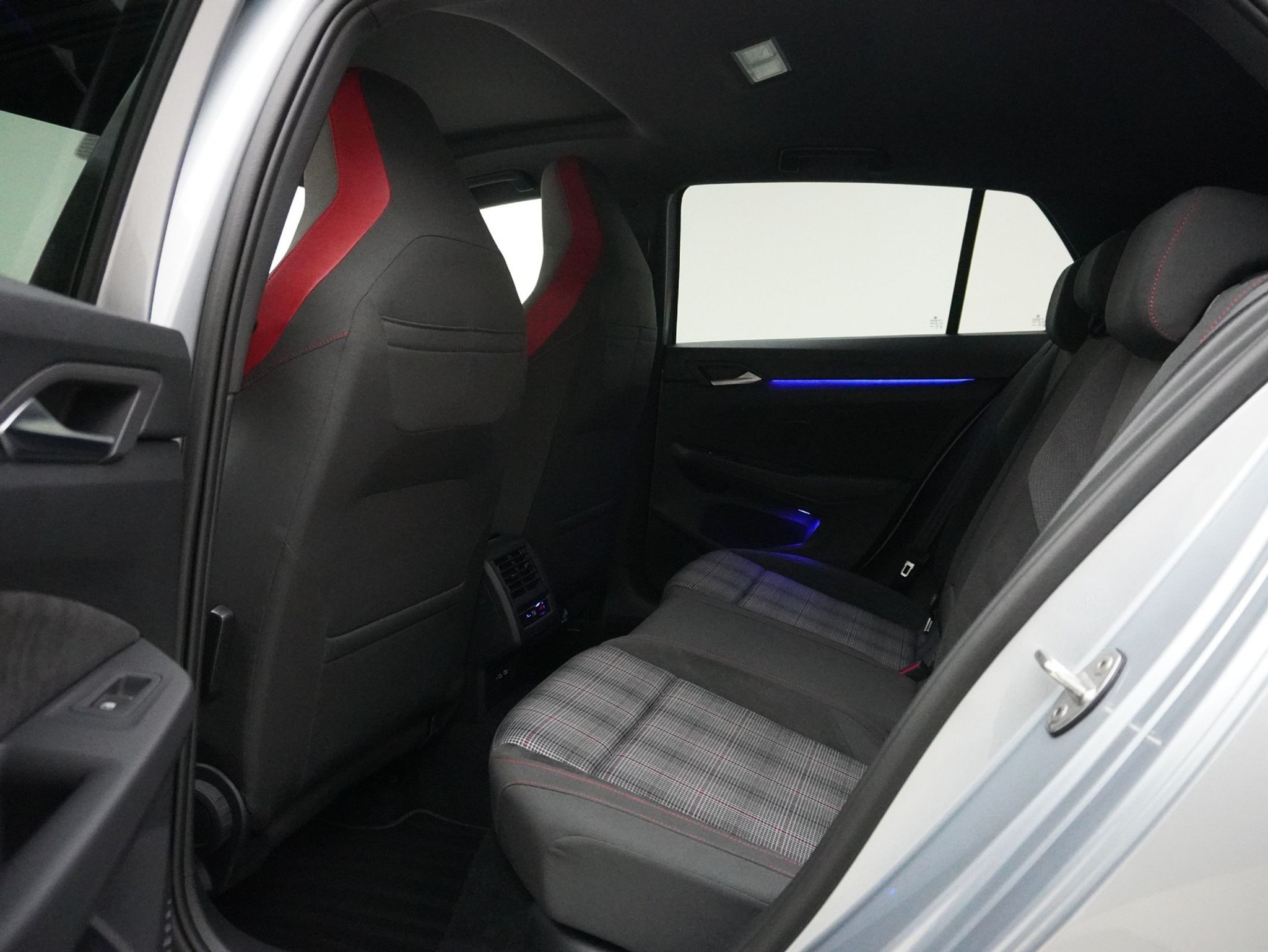 listing desktop thumbnail image 11