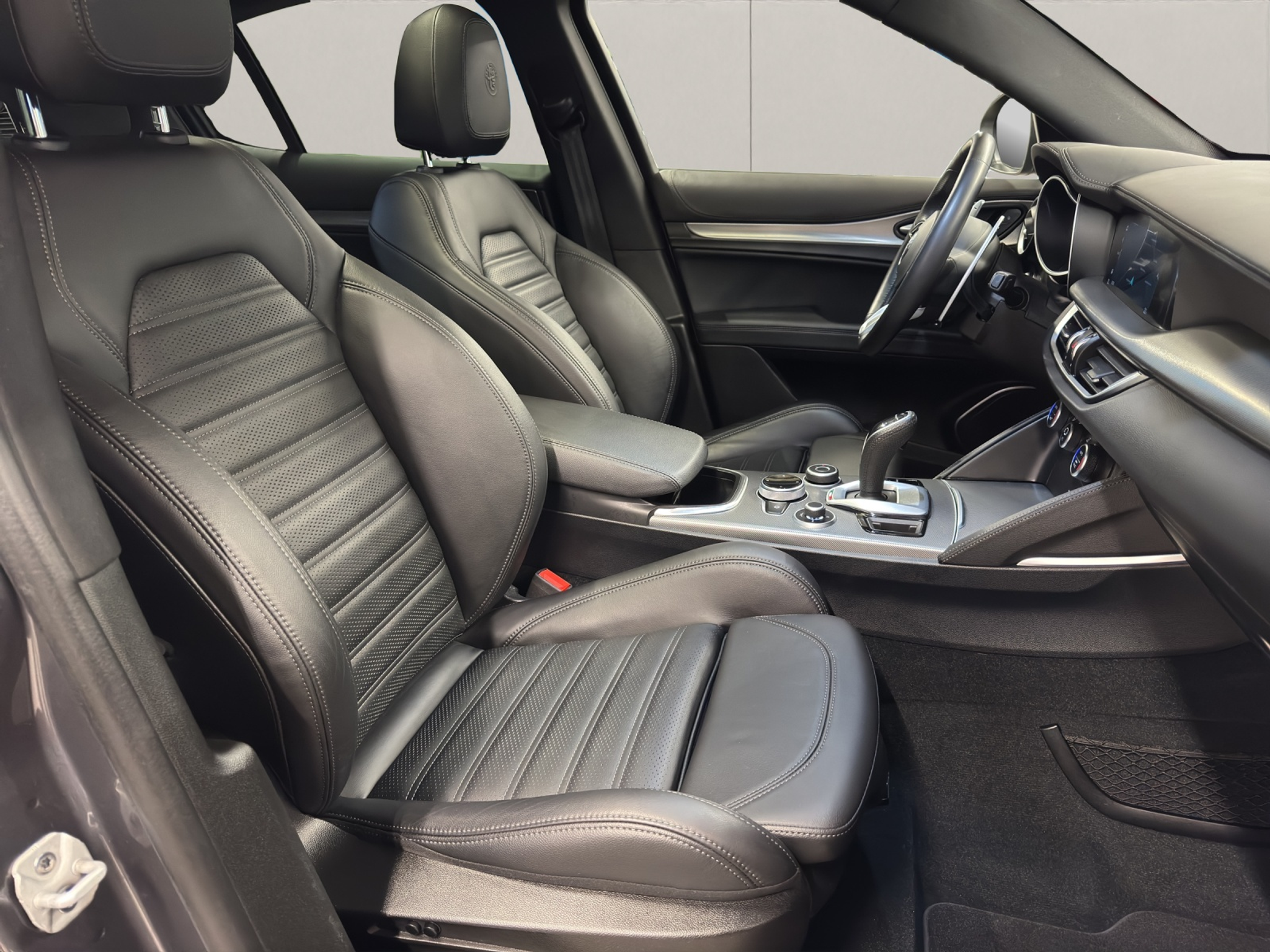 listing desktop thumbnail image 11