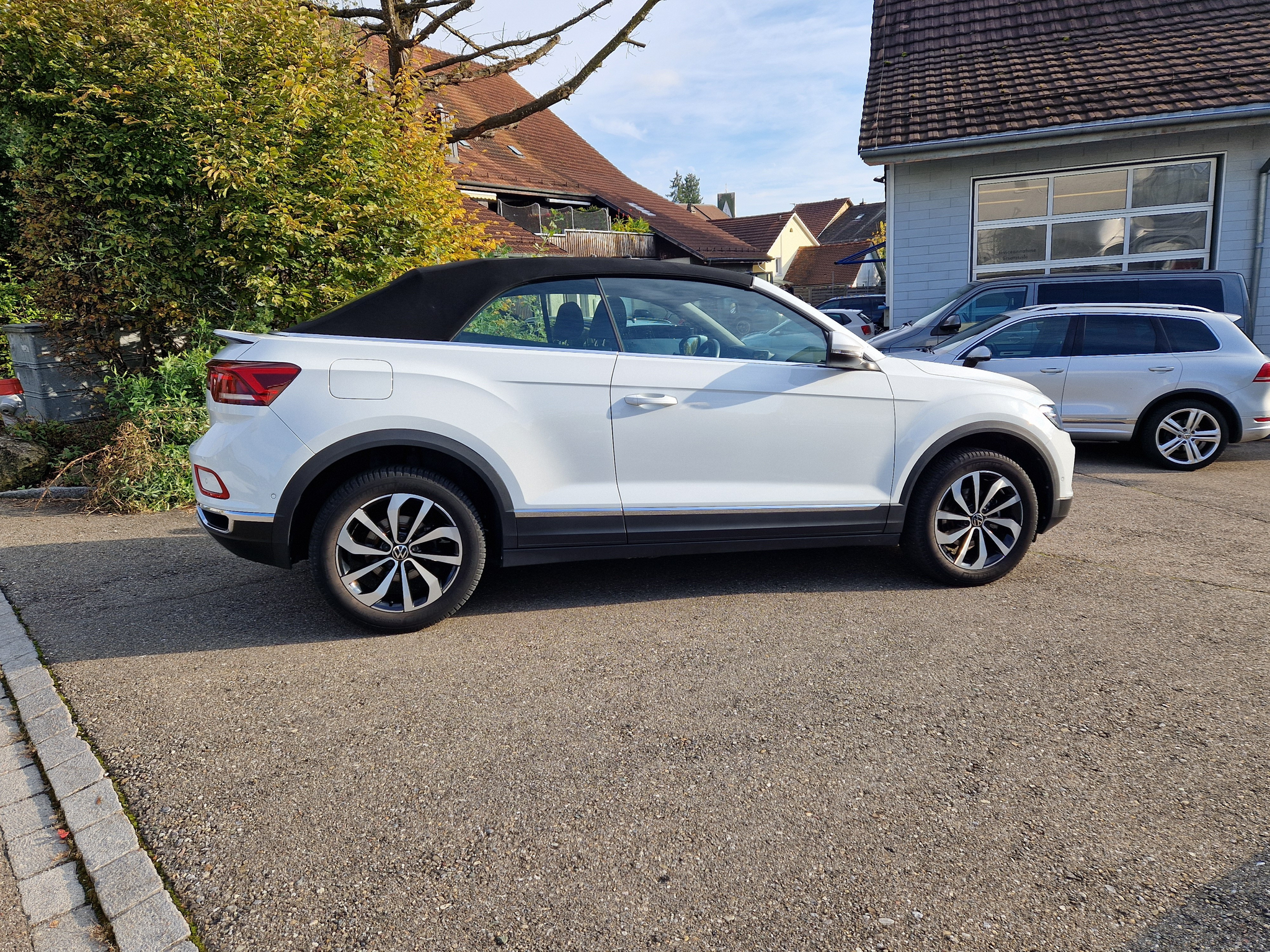 listing desktop thumbnail image 4