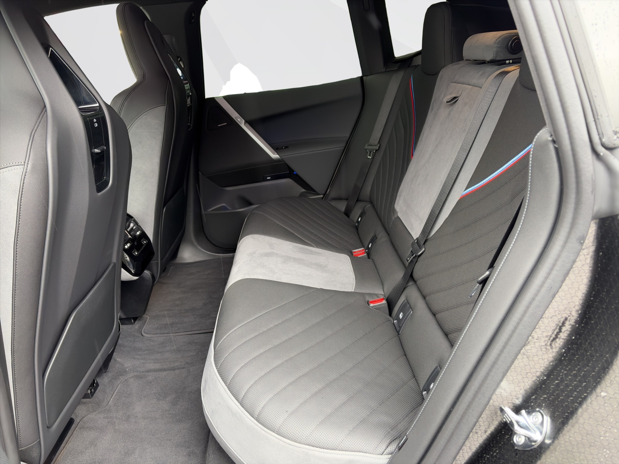 listing desktop thumbnail image 18