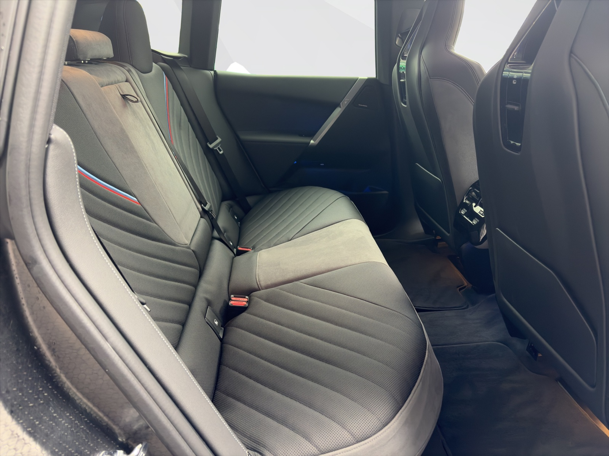 listing desktop thumbnail image 19