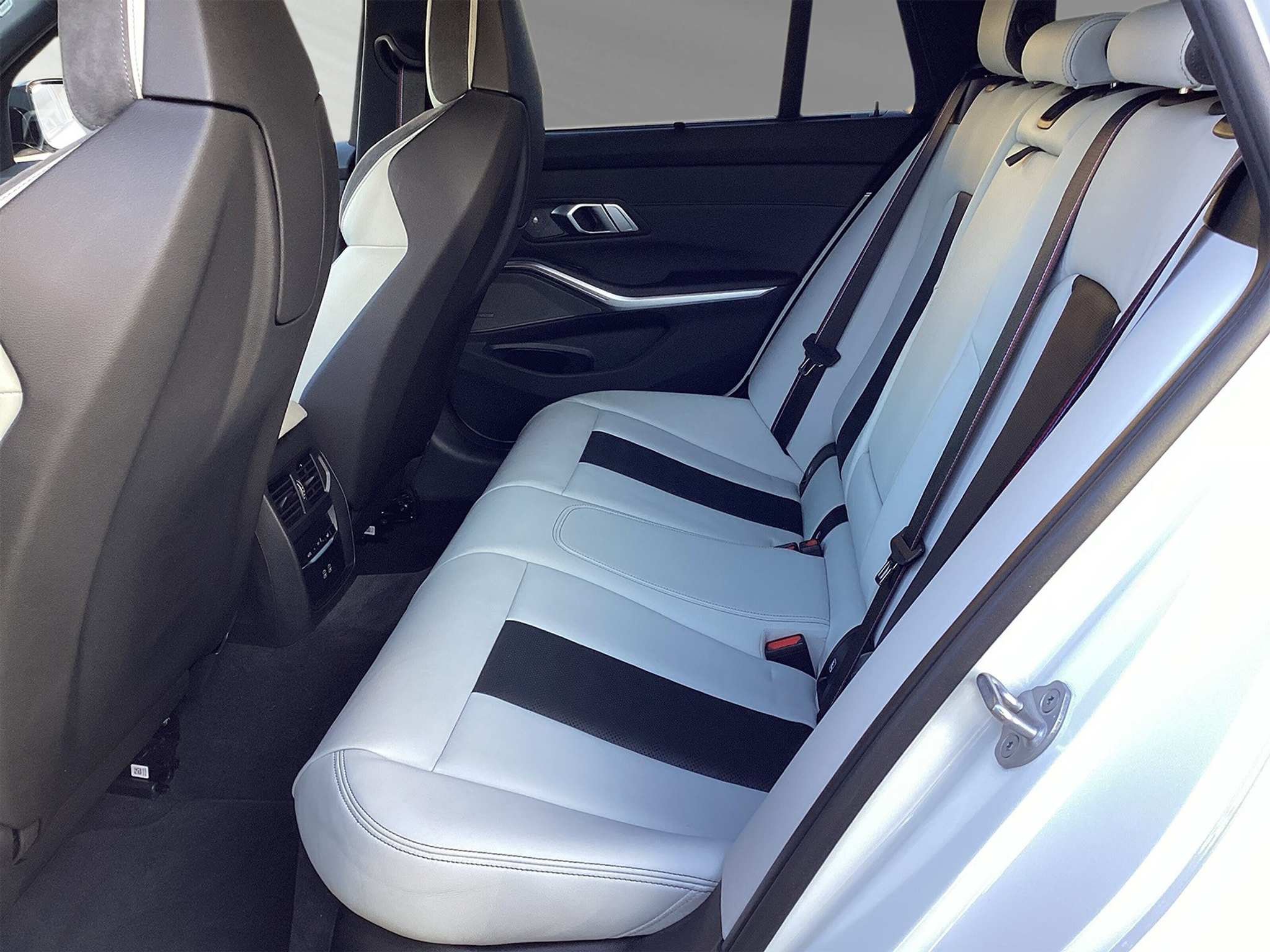 listing desktop thumbnail image 6