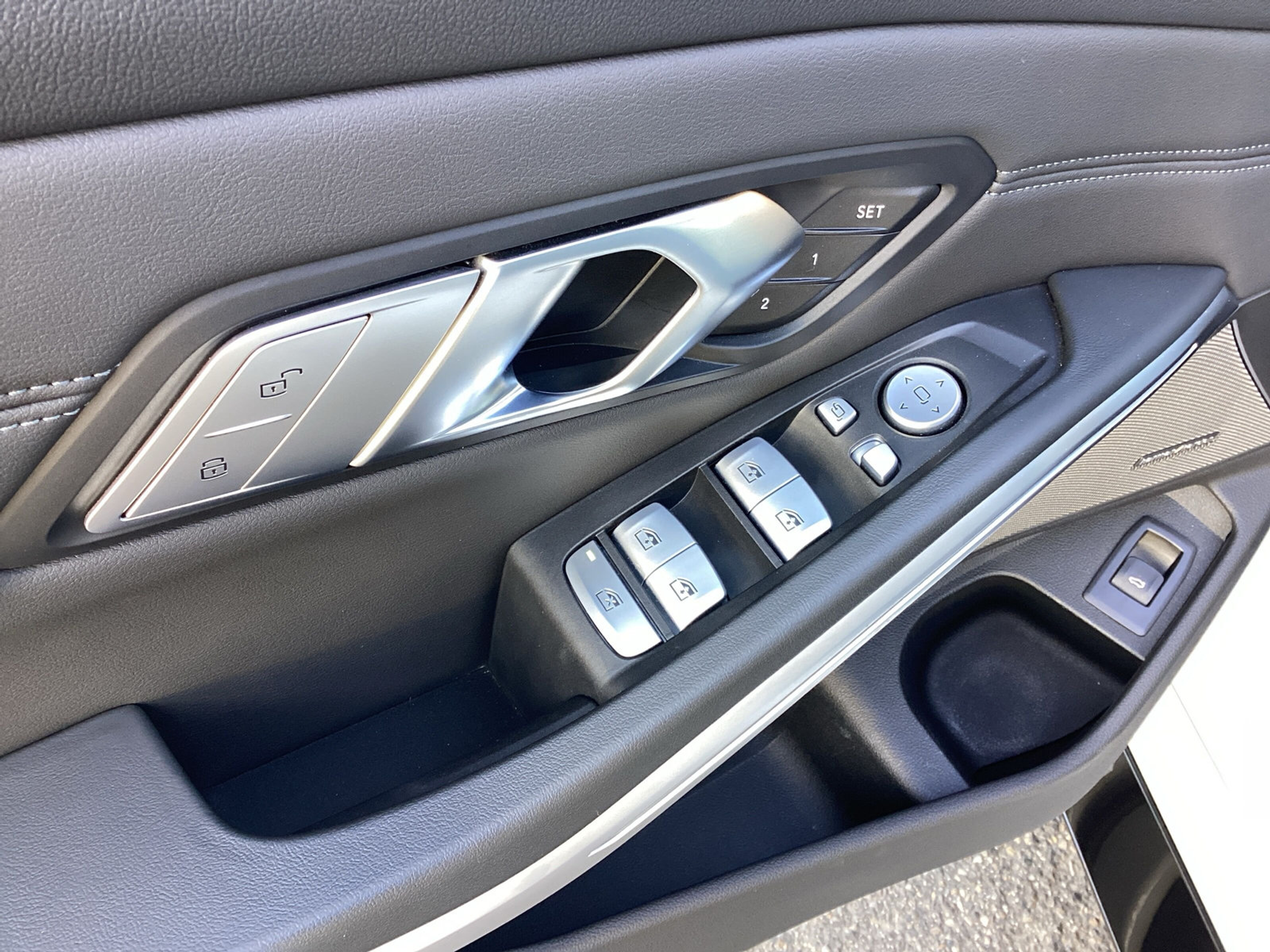 listing desktop thumbnail image 16