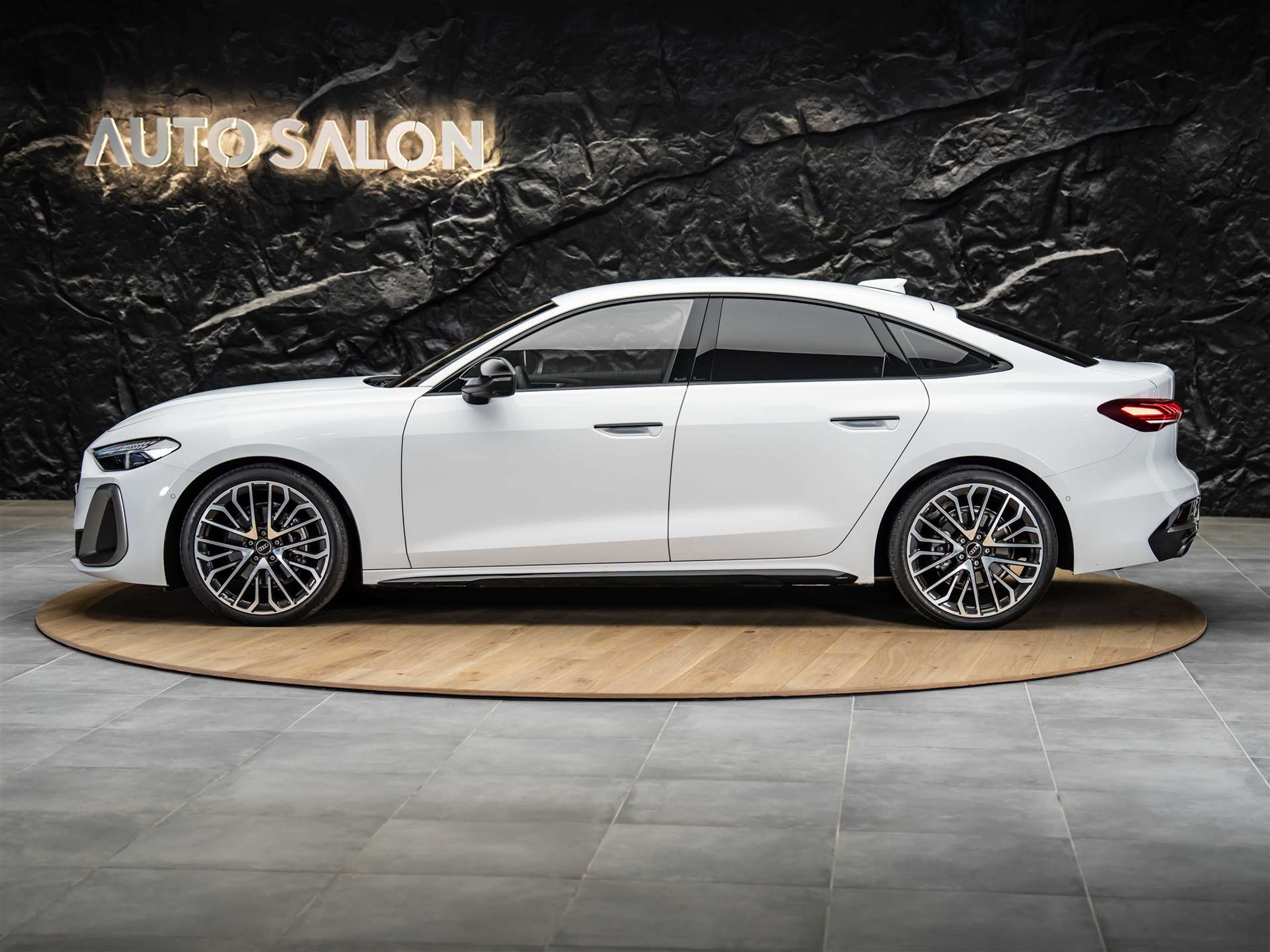 listing desktop thumbnail image 1