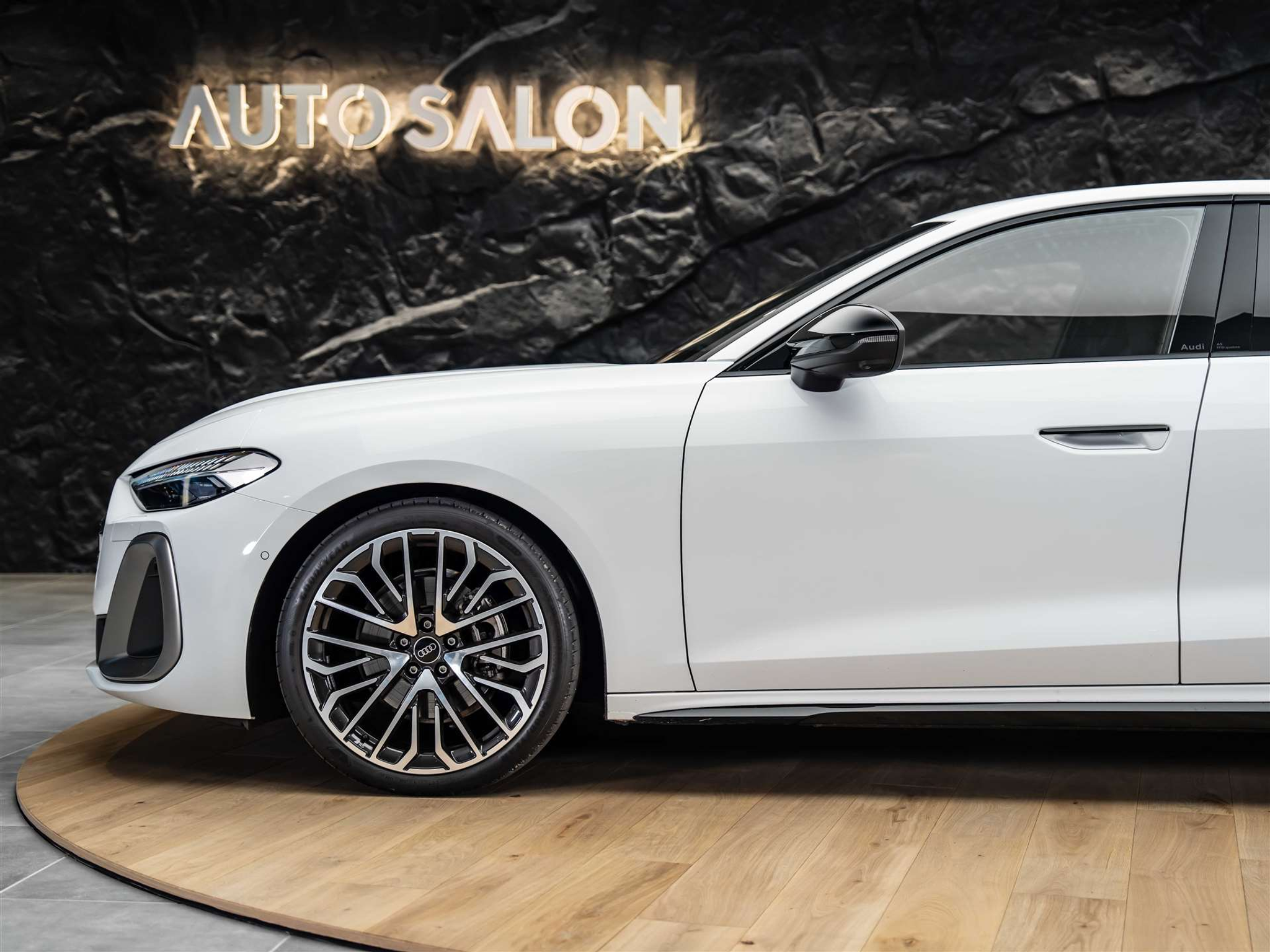 listing desktop thumbnail image 17